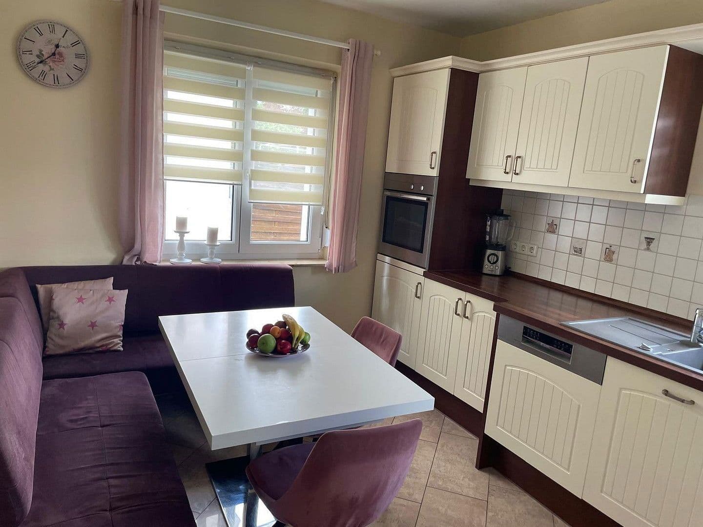 Pronájem bytu 4+1 109 m², Stuttgart, Bádensko-Württembersko Pronájem bytu 4+1 109 m², Stuttgart, Bádensko-Württembersko