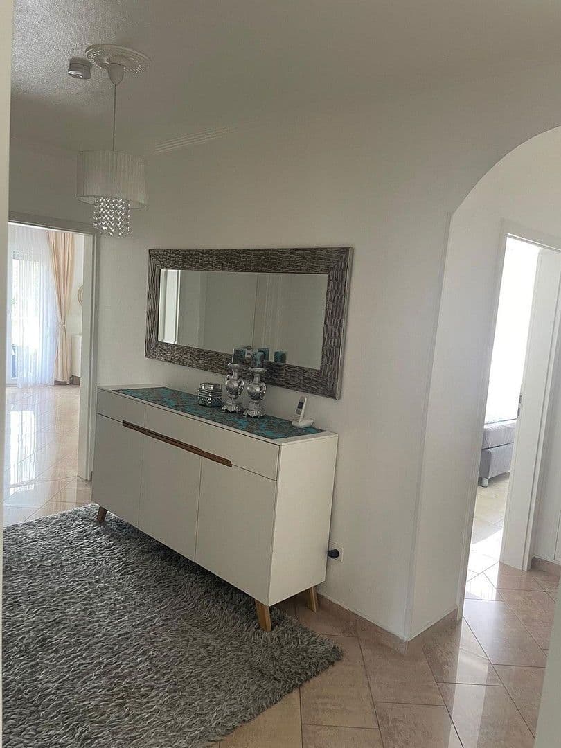 Pronájem bytu 4+1 109 m², Stuttgart, Bádensko-Württembersko Pronájem bytu 4+1 109 m², Stuttgart, Bádensko-Württembersko