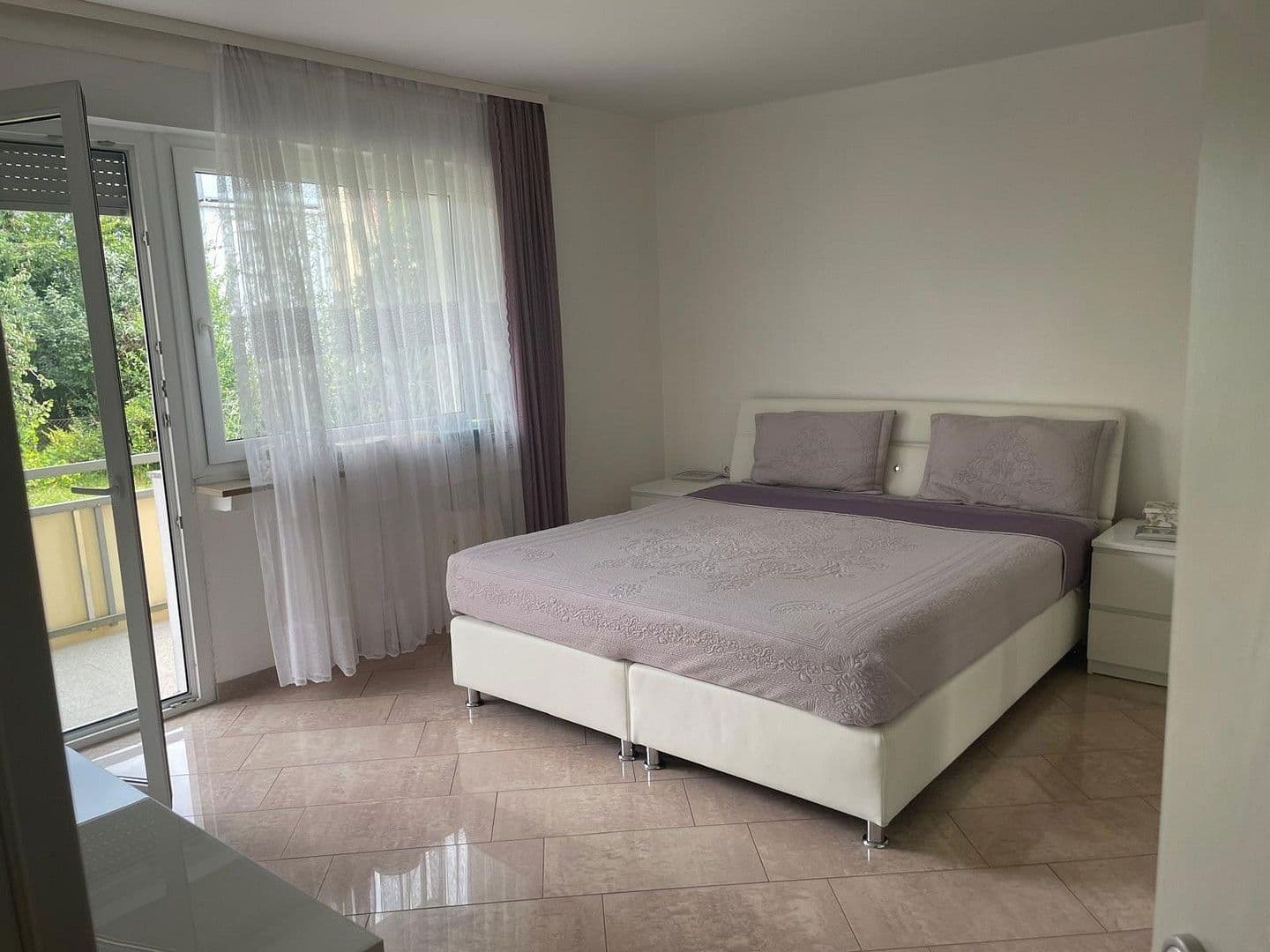 Pronájem bytu 4+1 109 m², Stuttgart, Bádensko-Württembersko Pronájem bytu 4+1 109 m², Stuttgart, Bádensko-Württembersko