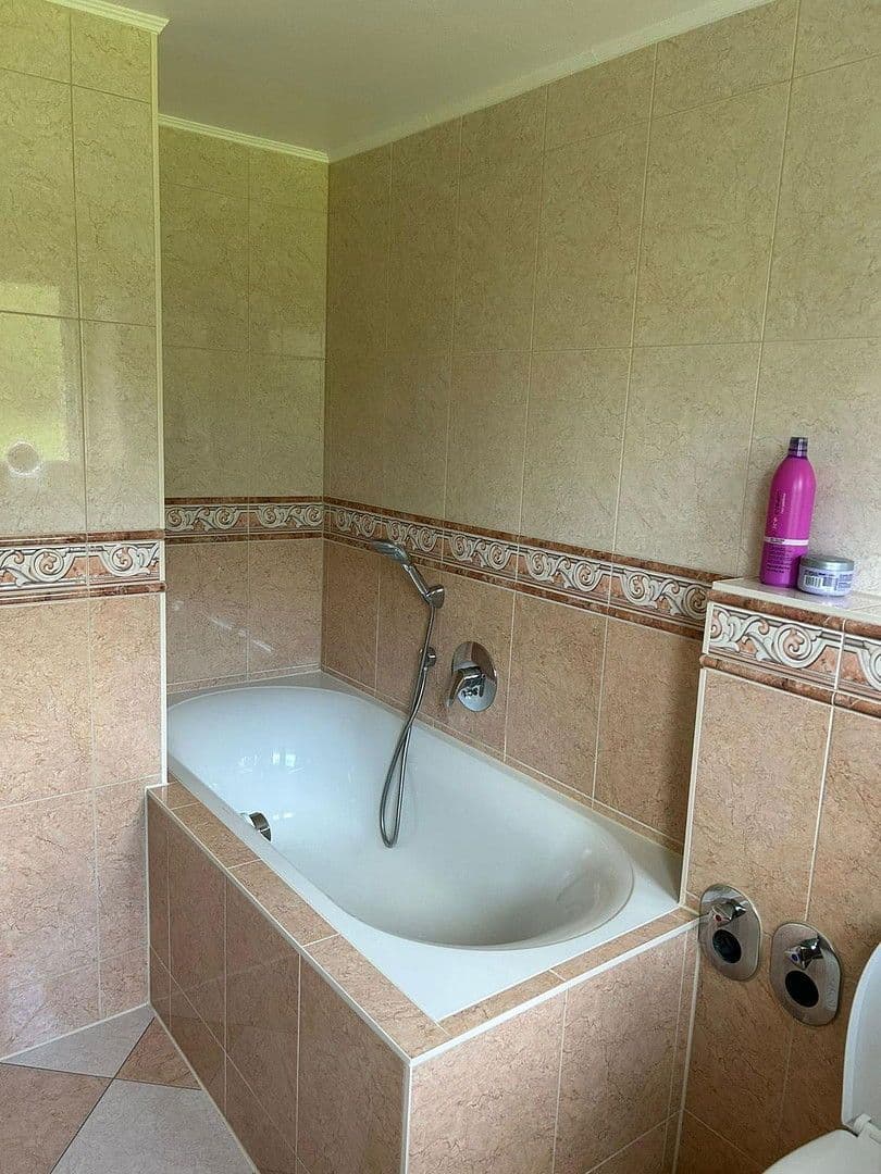 Pronájem bytu 4+1 109 m², Stuttgart, Bádensko-Württembersko Pronájem bytu 4+1 109 m², Stuttgart, Bádensko-Württembersko