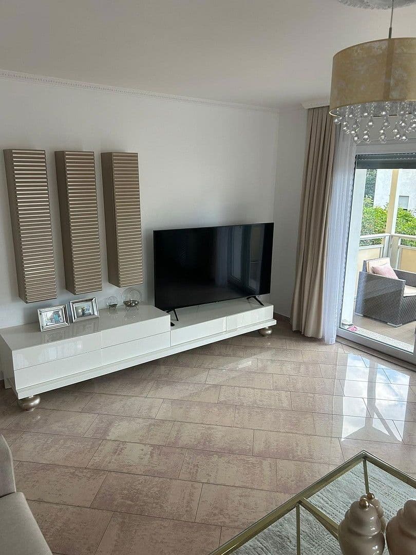 Pronájem bytu 4+1 109 m², Stuttgart, Bádensko-Württembersko Pronájem bytu 4+1 109 m², Stuttgart, Bádensko-Württembersko