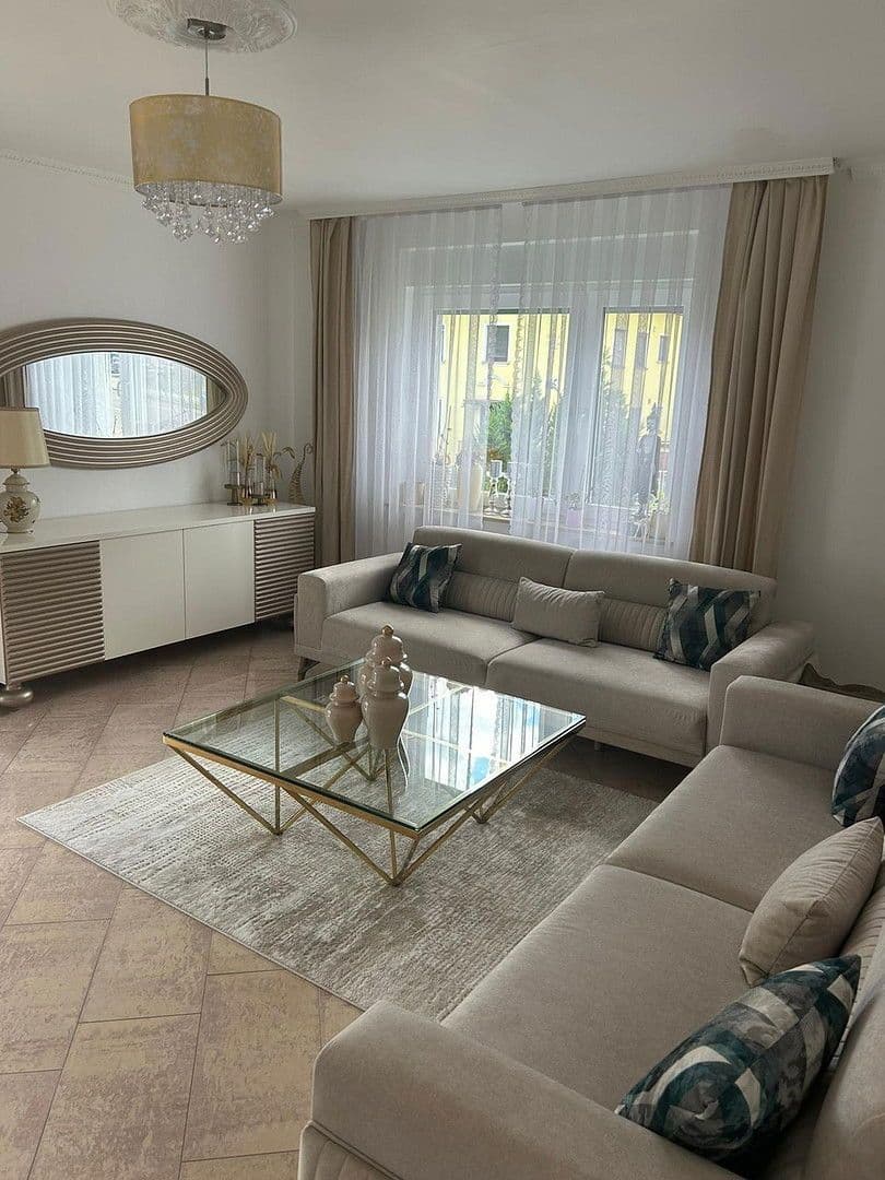 Pronájem bytu 4+1 109 m², Stuttgart, Bádensko-Württembersko Pronájem bytu 4+1 109 m², Stuttgart, Bádensko-Württembersko