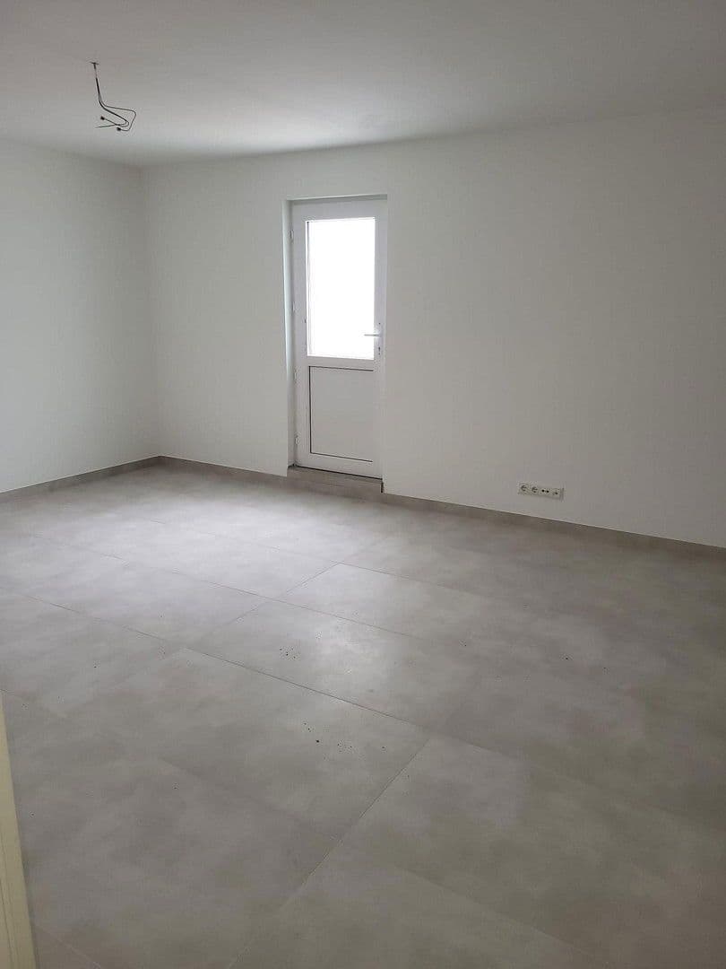 Pronájem domu 150 m², pozemek 368 m², Waldblickstr. 30, Simbach, Bavorsko Pronájem domu 150 m², pozemek 368 m², Waldblickstr. 30, Simbach, Bavorsko