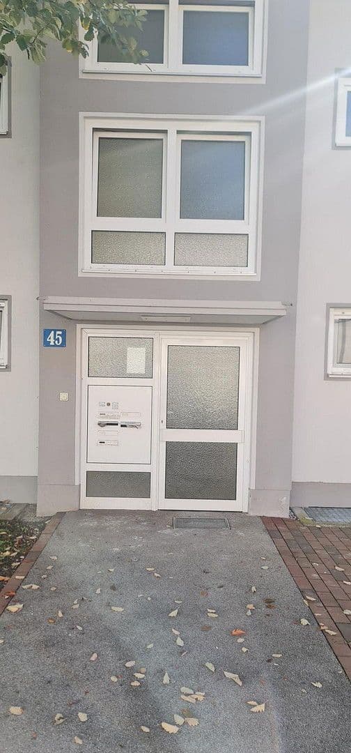 Pronájem bytu 3+1 72 m², Frankenstraße 45, Königsbrunn, Bavorsko Pronájem bytu 3+1 72 m², Frankenstraße 45, Königsbrunn, Bavorsko