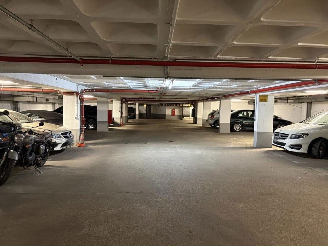 Pronájem garáže, Augsburger Straße 25, Berlin, Berlín Pronájem garáže, Augsburger Straße 25, Berlin, Berlín