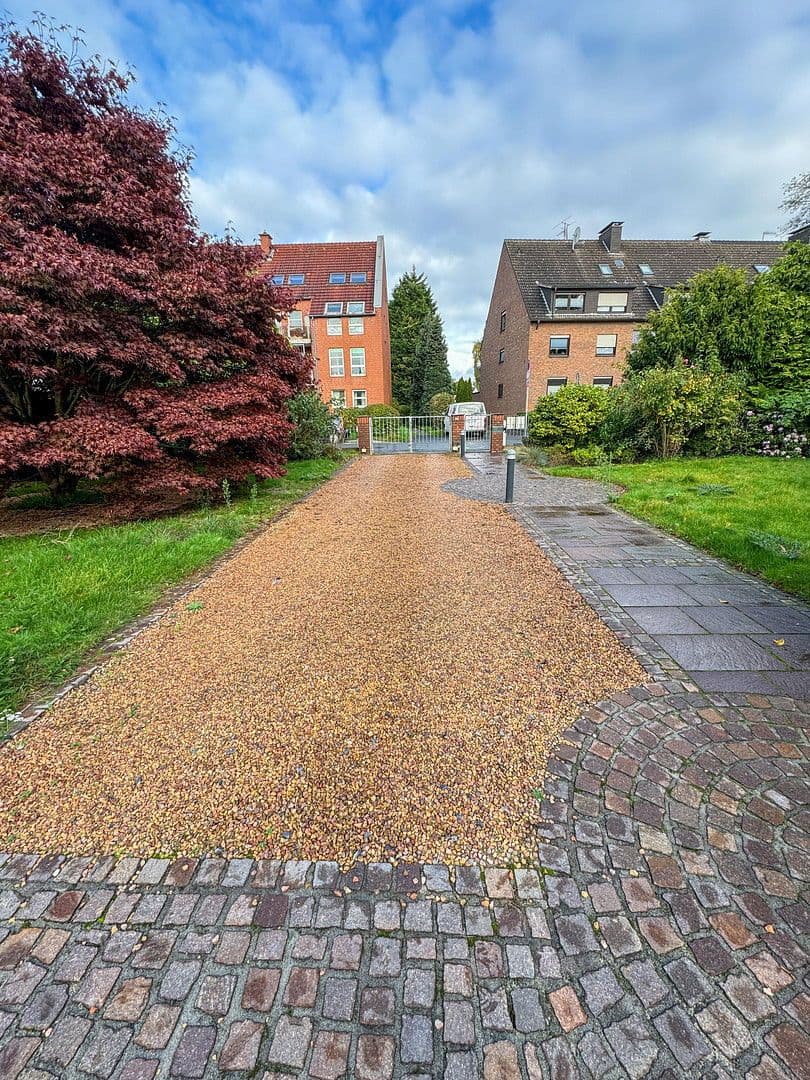 Prodej domu 273 m², pozemek 1.278 m², Oberhausen, Severní Porýní-Vestfálsko Prodej domu 273 m², pozemek 1.278 m², Oberhausen, Severní Porýní-Vestfálsko