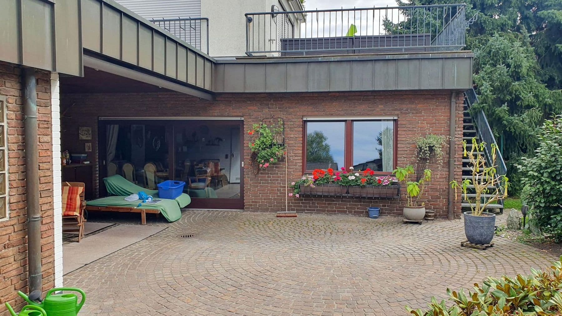 Prodej domu 273 m², pozemek 1.278 m², Oberhausen, Severní Porýní-Vestfálsko Prodej domu 273 m², pozemek 1.278 m², Oberhausen, Severní Porýní-Vestfálsko