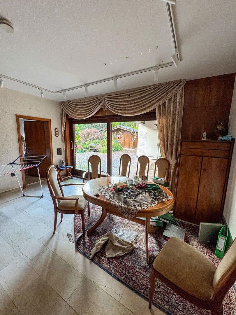 Prodej domu 273 m², pozemek 1.278 m², Oberhausen, Severní Porýní-Vestfálsko Prodej domu 273 m², pozemek 1.278 m², Oberhausen, Severní Porýní-Vestfálsko