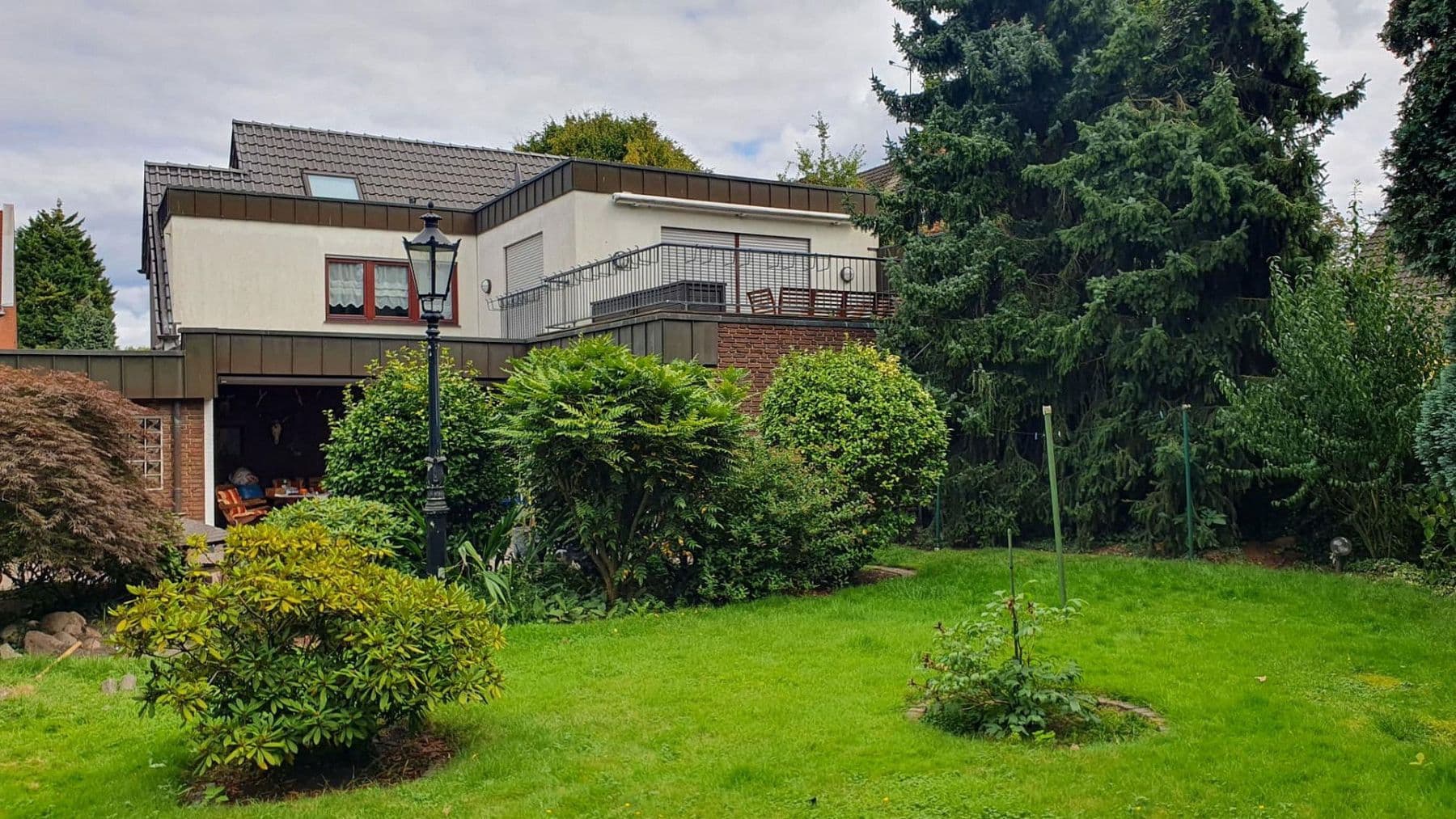 Prodej domu 273 m², pozemek 1.278 m², Oberhausen, Severní Porýní-Vestfálsko Prodej domu 273 m², pozemek 1.278 m², Oberhausen, Severní Porýní-Vestfálsko