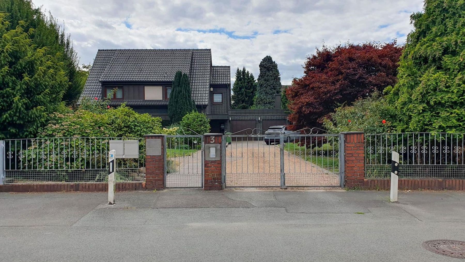 Prodej domu 273 m², pozemek 1.278 m², Oberhausen, Severní Porýní-Vestfálsko Prodej domu 273 m², pozemek 1.278 m², Oberhausen, Severní Porýní-Vestfálsko