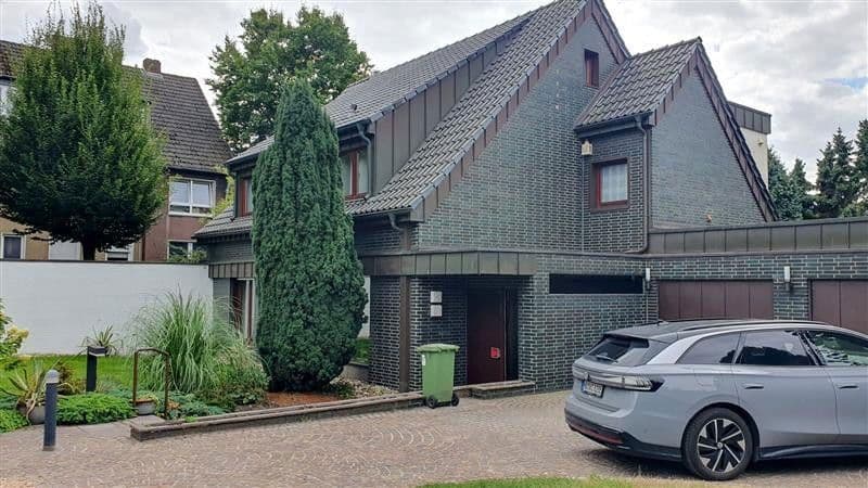 Prodej domu 273 m², pozemek 1.278 m², Oberhausen, Severní Porýní-Vestfálsko Prodej domu 273 m², pozemek 1.278 m², Oberhausen, Severní Porýní-Vestfálsko