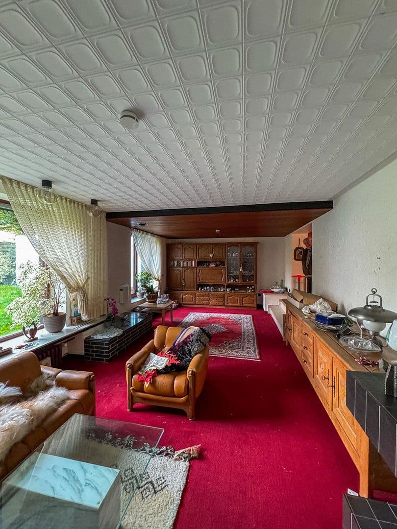 Prodej domu 273 m², pozemek 1.278 m², Oberhausen, Severní Porýní-Vestfálsko Prodej domu 273 m², pozemek 1.278 m², Oberhausen, Severní Porýní-Vestfálsko