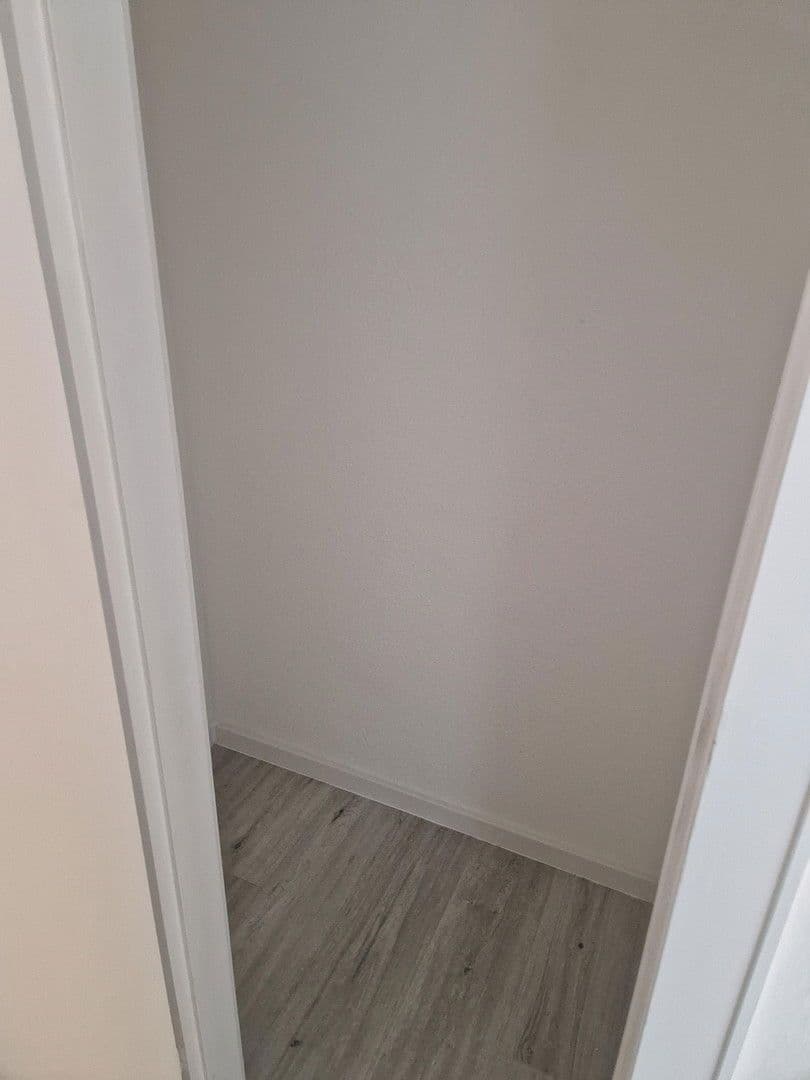 Pronájem bytu 3+1 70 m², Leimbacher Straße 50, Wuppertal, Severní Porýní-Vestfálsko Pronájem bytu 3+1 70 m², Leimbacher Straße 50, Wuppertal, Severní Porýní-Vestfálsko