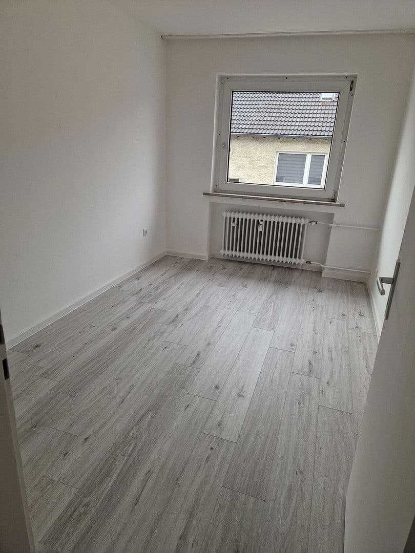 Pronájem bytu 3+1 70 m², Leimbacher Straße 50, Wuppertal, Severní Porýní-Vestfálsko Pronájem bytu 3+1 70 m², Leimbacher Straße 50, Wuppertal, Severní Porýní-Vestfálsko