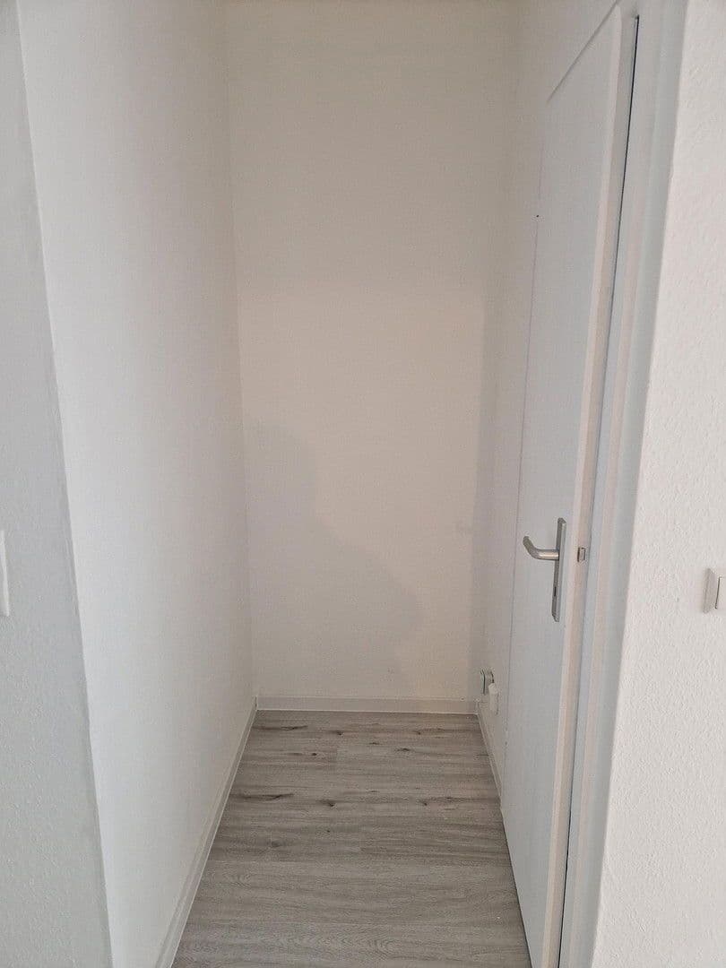Pronájem bytu 3+1 70 m², Leimbacher Straße 50, Wuppertal, Severní Porýní-Vestfálsko Pronájem bytu 3+1 70 m², Leimbacher Straße 50, Wuppertal, Severní Porýní-Vestfálsko