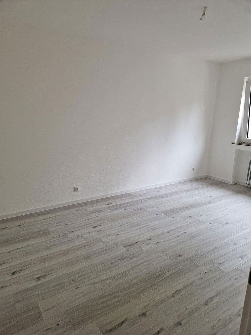 Pronájem bytu 3+1 70 m², Leimbacher Straße 50, Wuppertal, Severní Porýní-Vestfálsko Pronájem bytu 3+1 70 m², Leimbacher Straße 50, Wuppertal, Severní Porýní-Vestfálsko