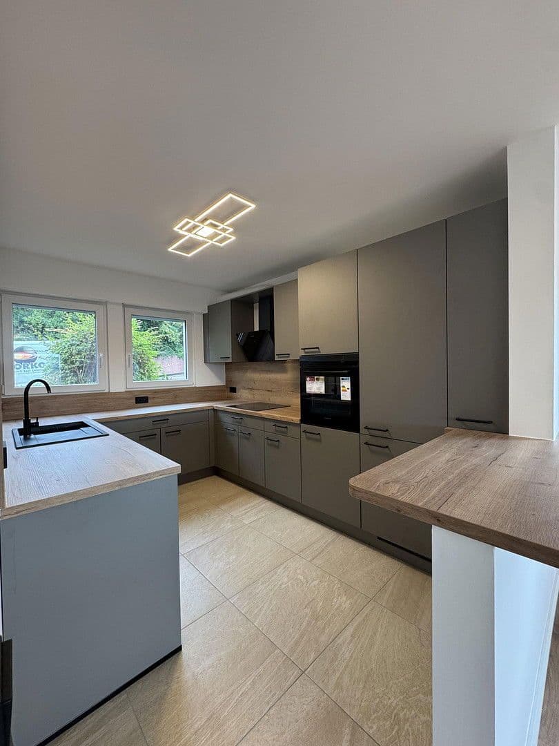 Pronájem bytu 3+1 90 m², Heinrich-Wieland-Allee 58, Pforzheim, Bádensko-Württembersko Pronájem bytu 3+1 90 m², Heinrich-Wieland-Allee 58, Pforzheim, Bádensko-Württembersko