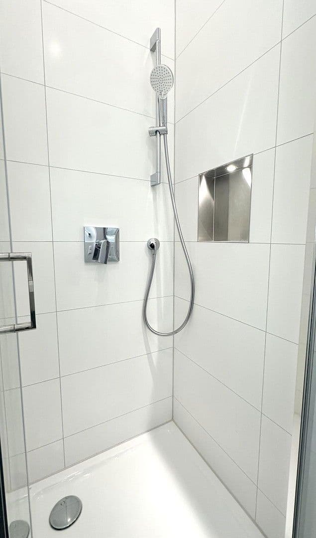 Pronájem bytu 3+1 73 m², Stuttgart, Bádensko-Württembersko Pronájem bytu 3+1 73 m², Stuttgart, Bádensko-Württembersko