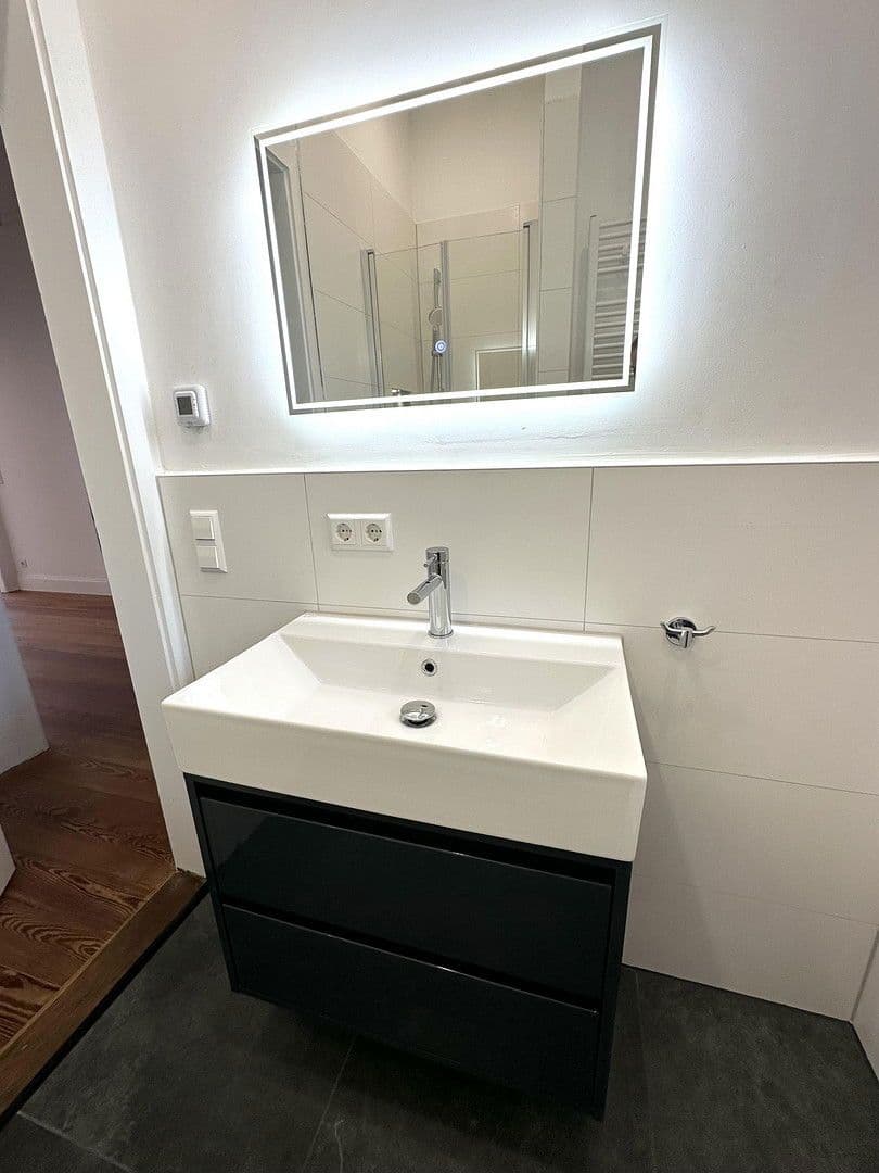 Pronájem bytu 3+1 73 m², Stuttgart, Bádensko-Württembersko Pronájem bytu 3+1 73 m², Stuttgart, Bádensko-Württembersko