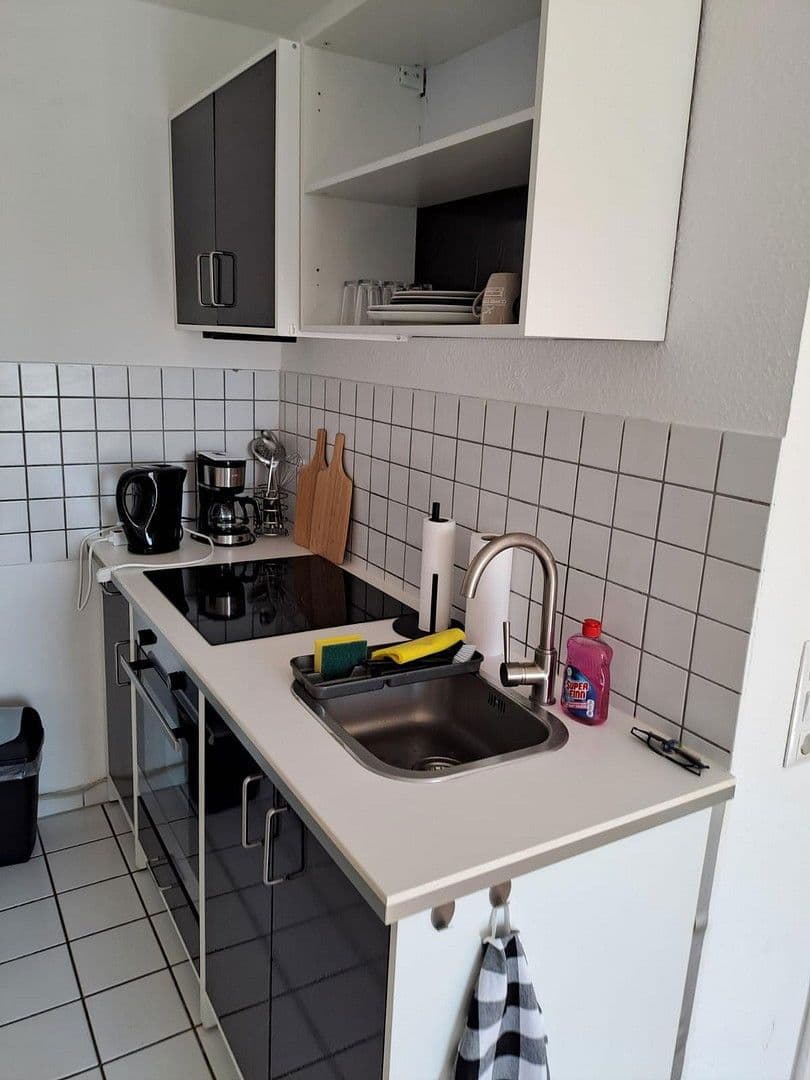 Pronájem bytu 1+1 35 m², Düsseldorf, Severní Porýní-Vestfálsko Pronájem bytu 1+1 35 m², Düsseldorf, Severní Porýní-Vestfálsko