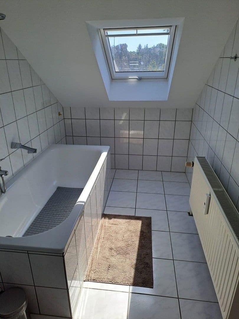 Pronájem bytu 1+1 35 m², Düsseldorf, Severní Porýní-Vestfálsko Pronájem bytu 1+1 35 m², Düsseldorf, Severní Porýní-Vestfálsko