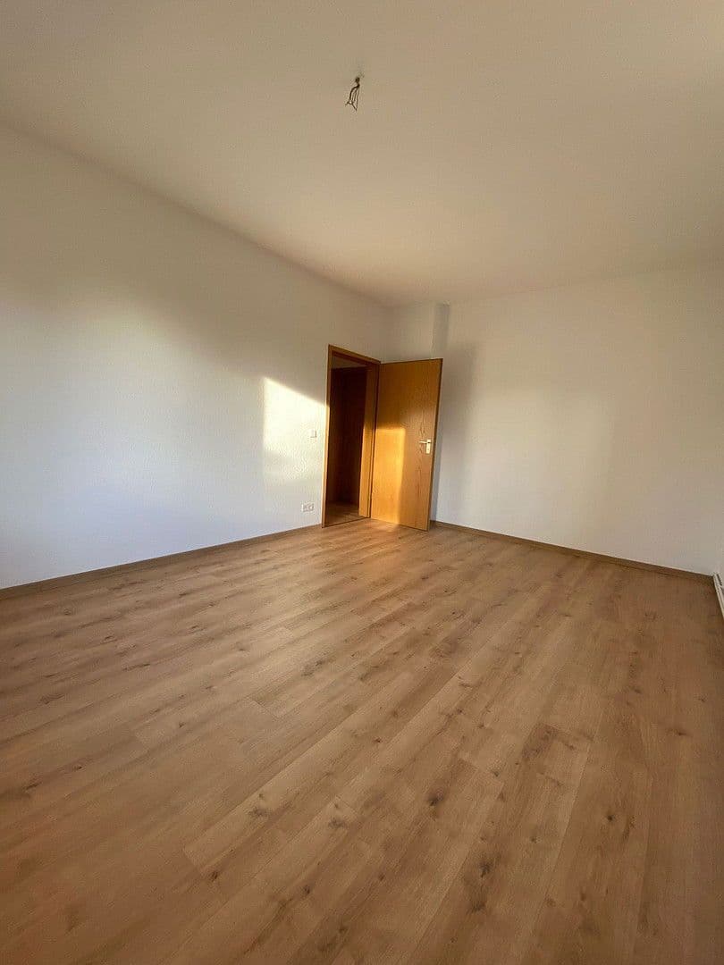 Pronájem bytu 4+1 76 m², Ernst-Thälmann-Straße 50, Sandersdorf-Brehna, Sasko-Anhaltsko Pronájem bytu 4+1 76 m², Ernst-Thälmann-Straße 50, Sandersdorf-Brehna, Sasko-Anhaltsko
