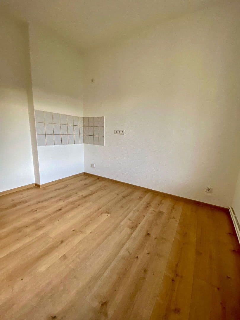 Pronájem bytu 4+1 76 m², Ernst-Thälmann-Straße 50, Sandersdorf-Brehna, Sasko-Anhaltsko Pronájem bytu 4+1 76 m², Ernst-Thälmann-Straße 50, Sandersdorf-Brehna, Sasko-Anhaltsko
