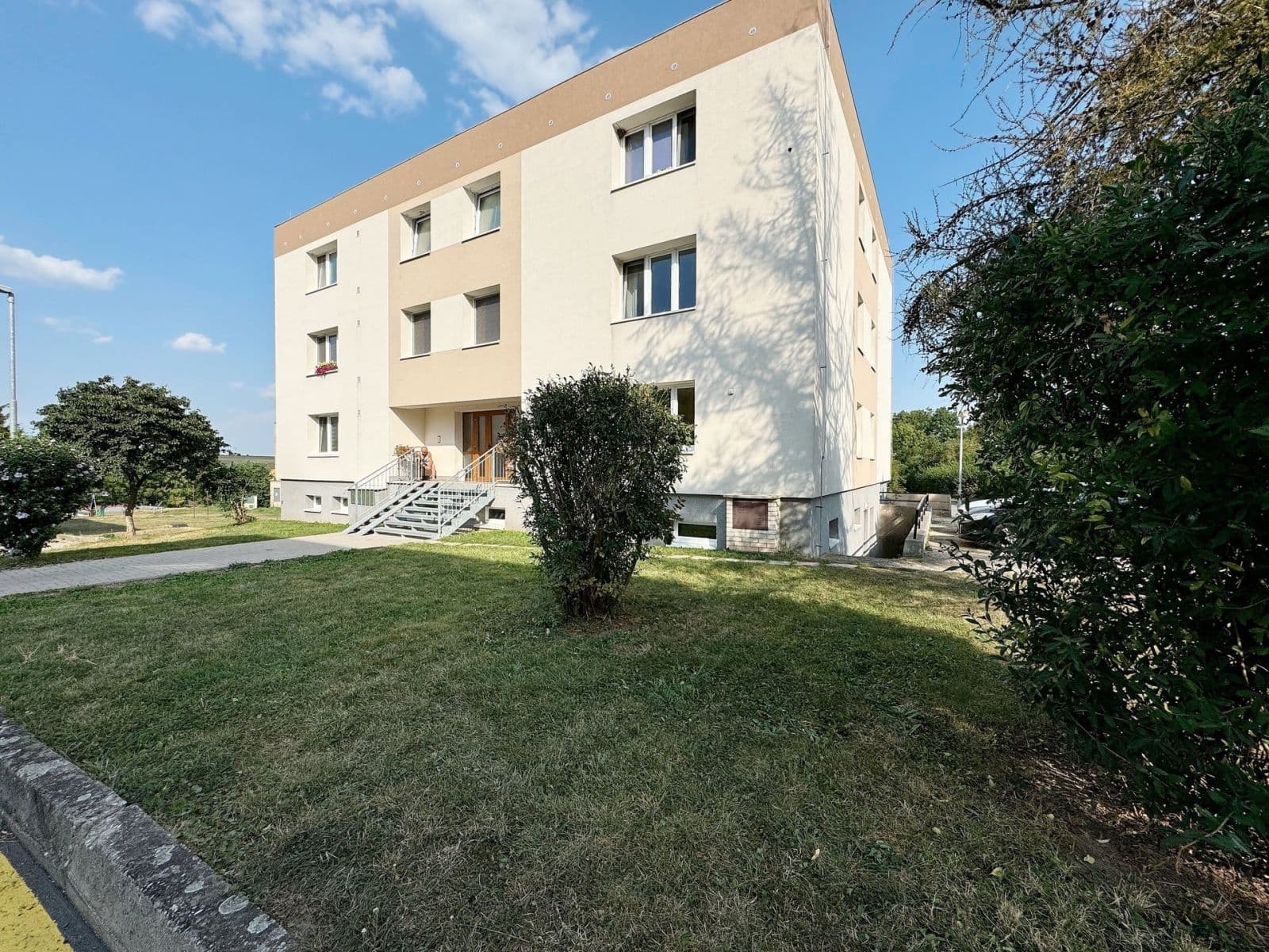 Pronájem bytu 3+kk 83 m², Pippichova, Zlonice, Středočeský kraj Pronájem bytu 3+kk 83 m², Pippichova, Zlonice, Středočeský kraj
