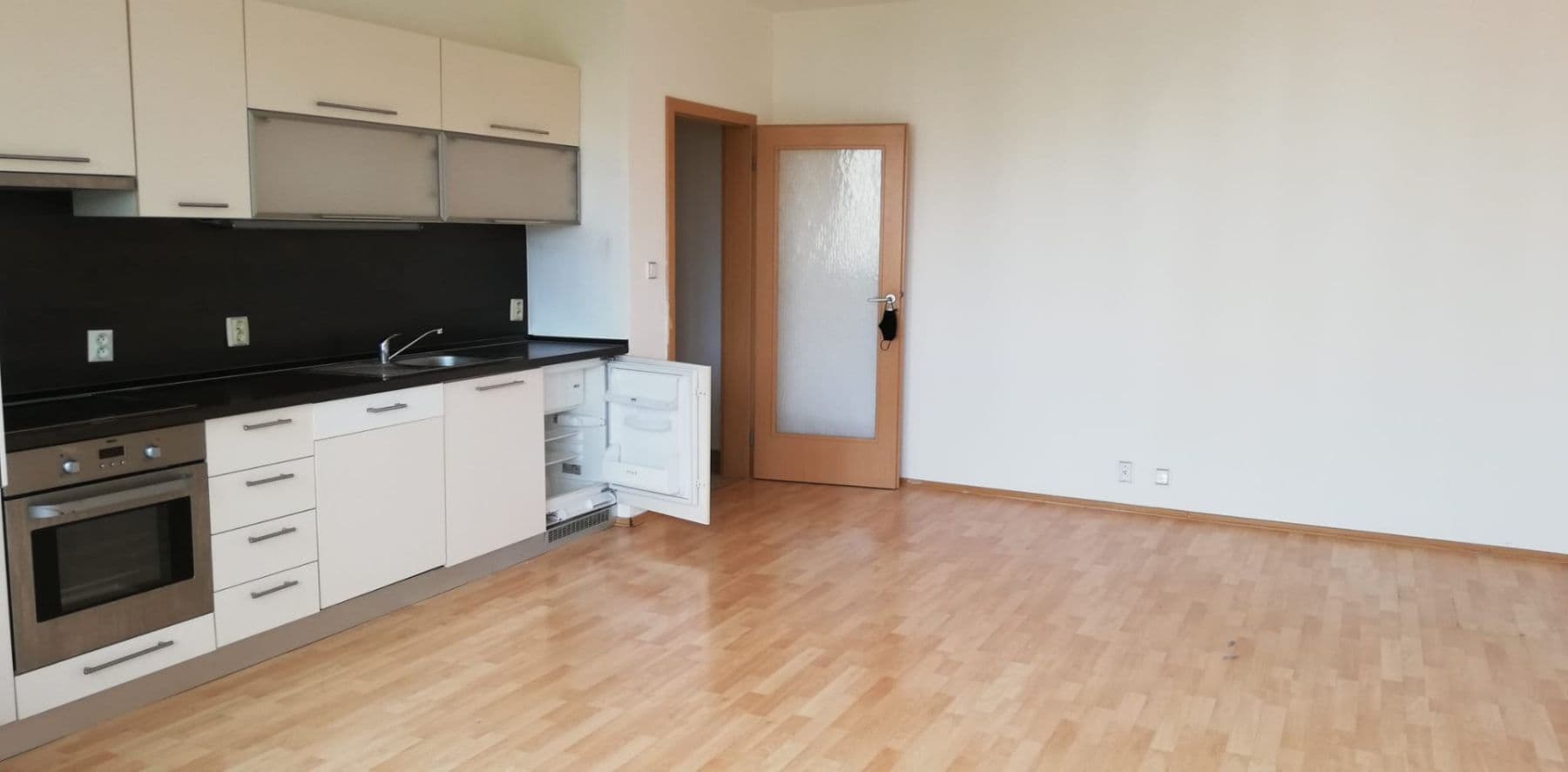 Pronájem bytu 1+kk 38 m², Gutova, Praha, Praha Pronájem bytu 1+kk 38 m², Gutova, Praha, Praha