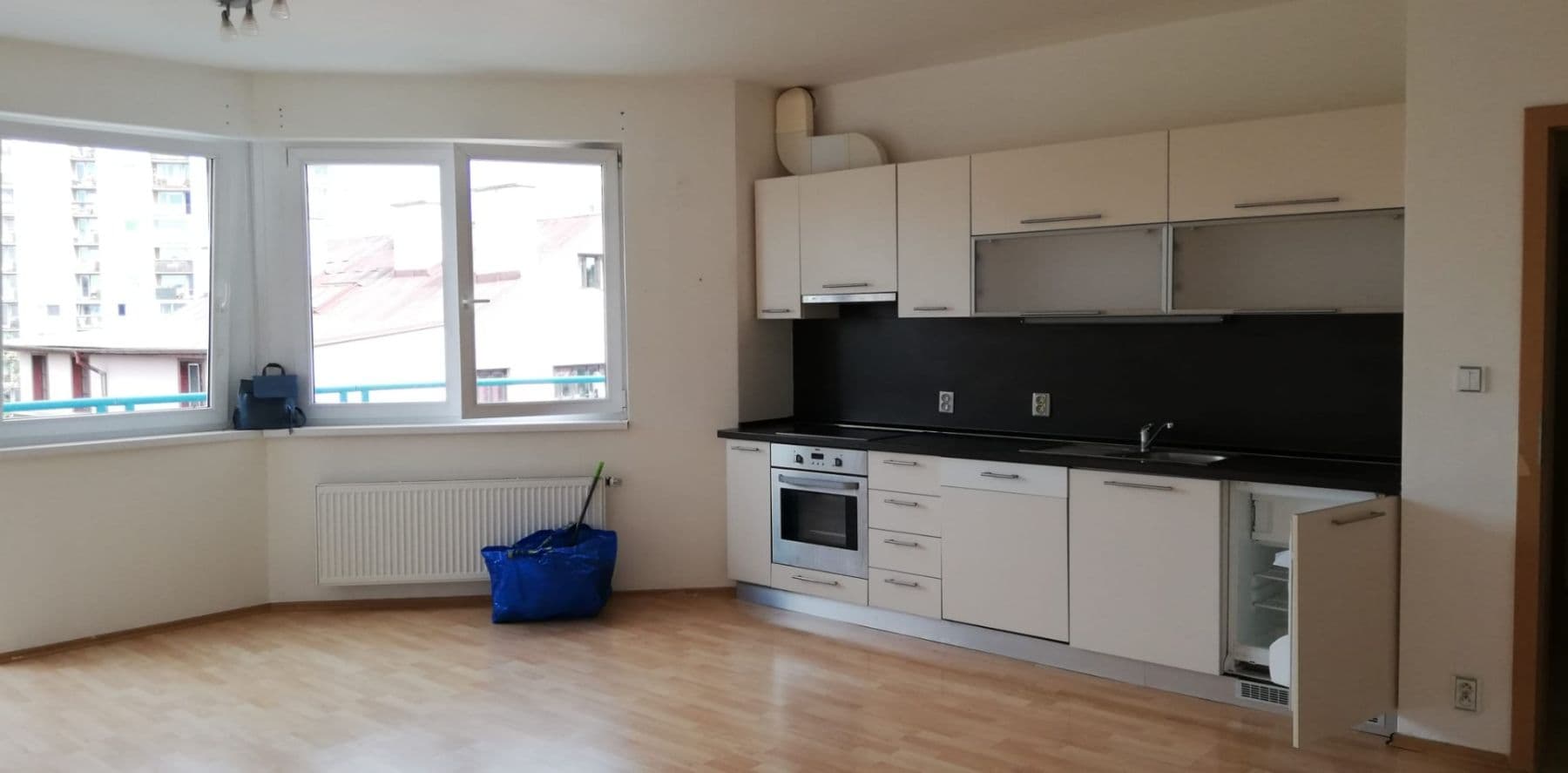 Pronájem bytu 1+kk 38 m², Gutova, Praha, Praha Pronájem bytu 1+kk 38 m², Gutova, Praha, Praha