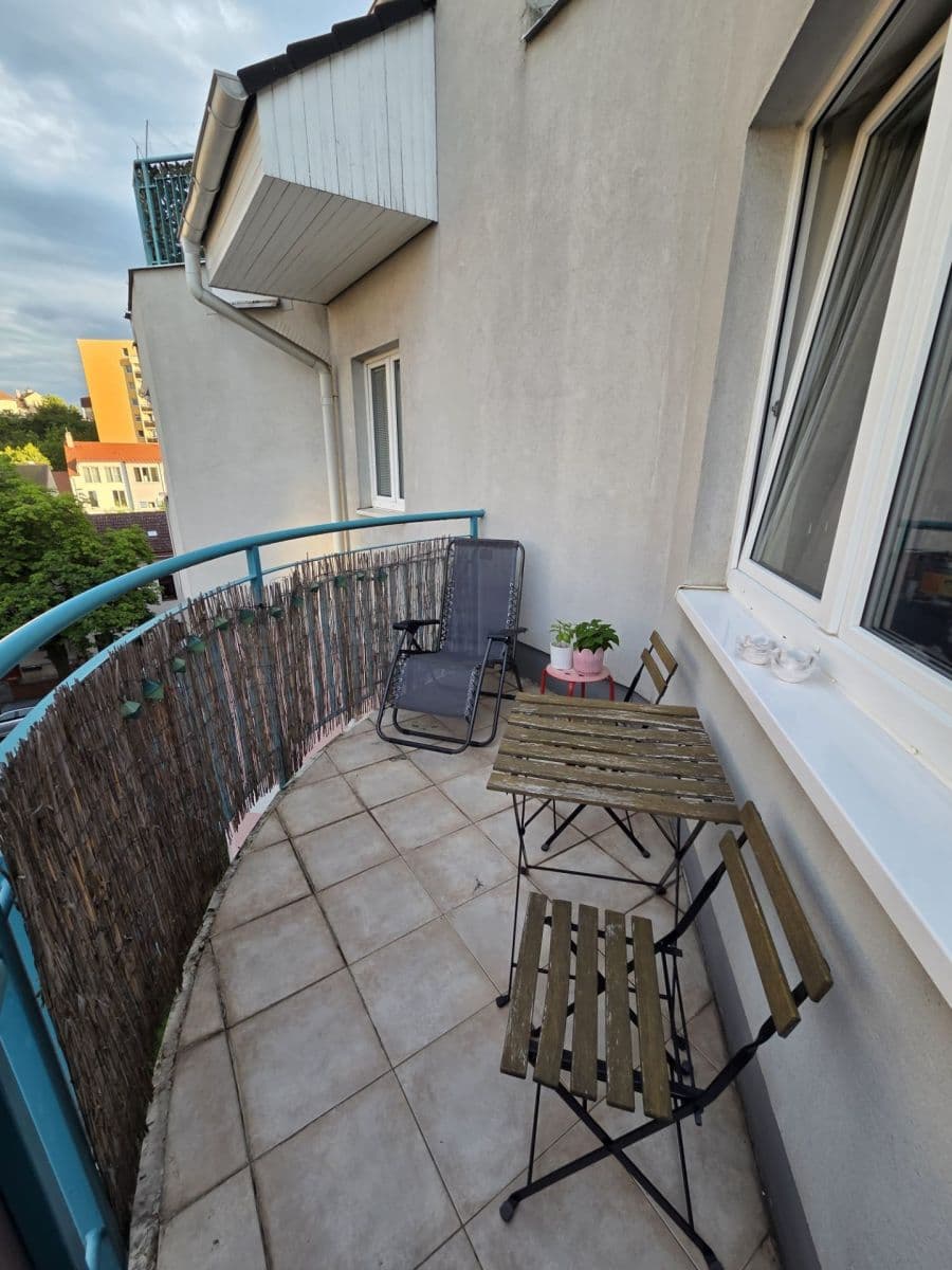 Pronájem bytu 1+kk 38 m², Gutova, Praha, Praha Pronájem bytu 1+kk 38 m², Gutova, Praha, Praha