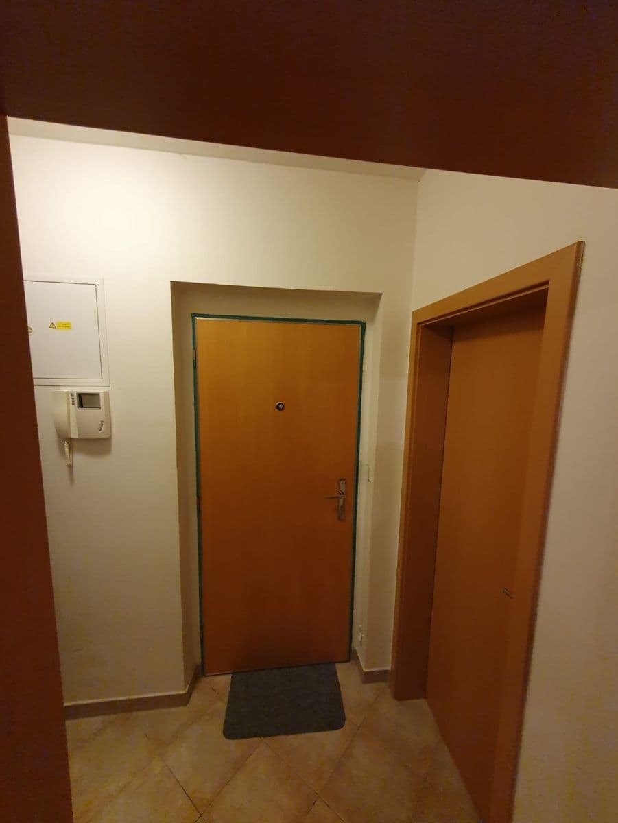 Pronájem bytu 1+kk 38 m², Gutova, Praha, Praha Pronájem bytu 1+kk 38 m², Gutova, Praha, Praha