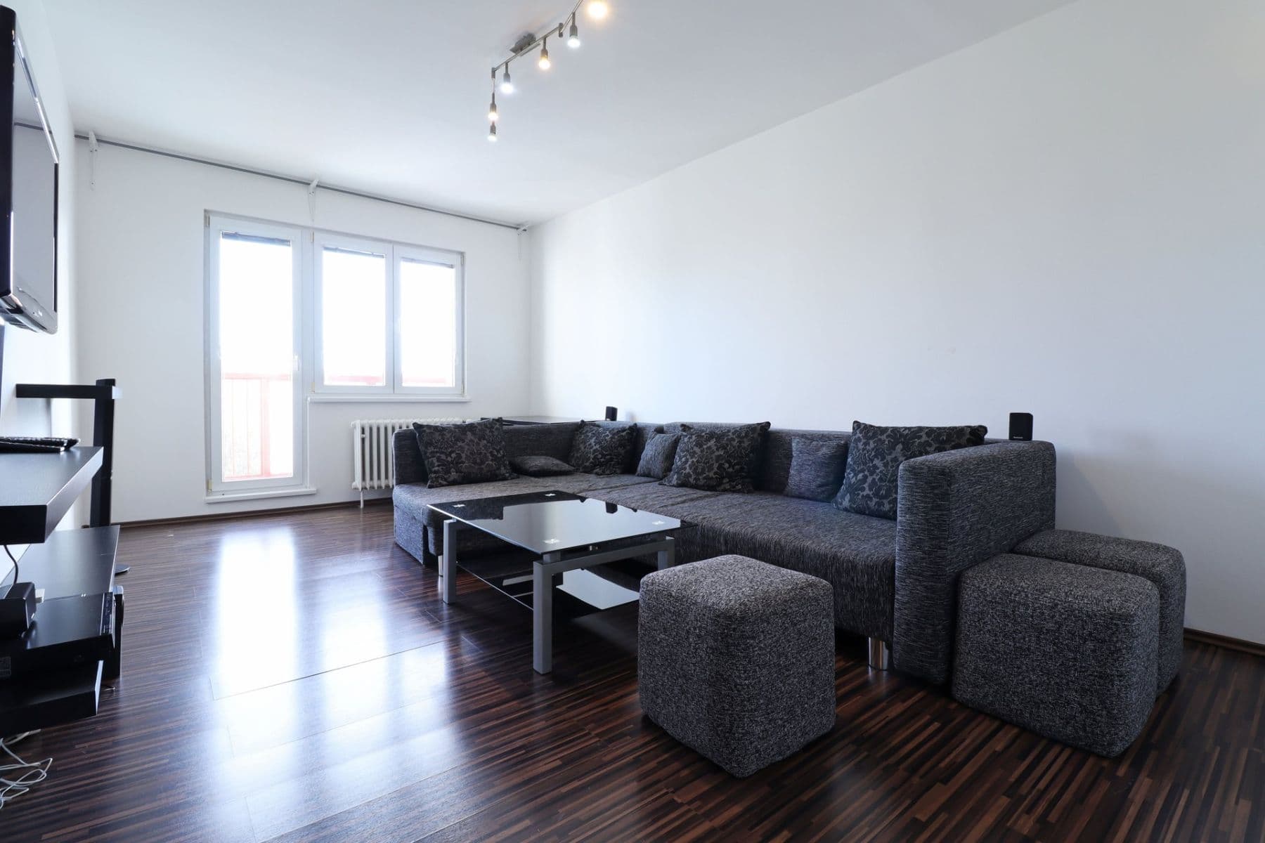 Pronájem bytu 2+1 54 m², Maďarská, Kladno, Středočeský kraj Pronájem bytu 2+1 54 m², Maďarská, Kladno, Středočeský kraj