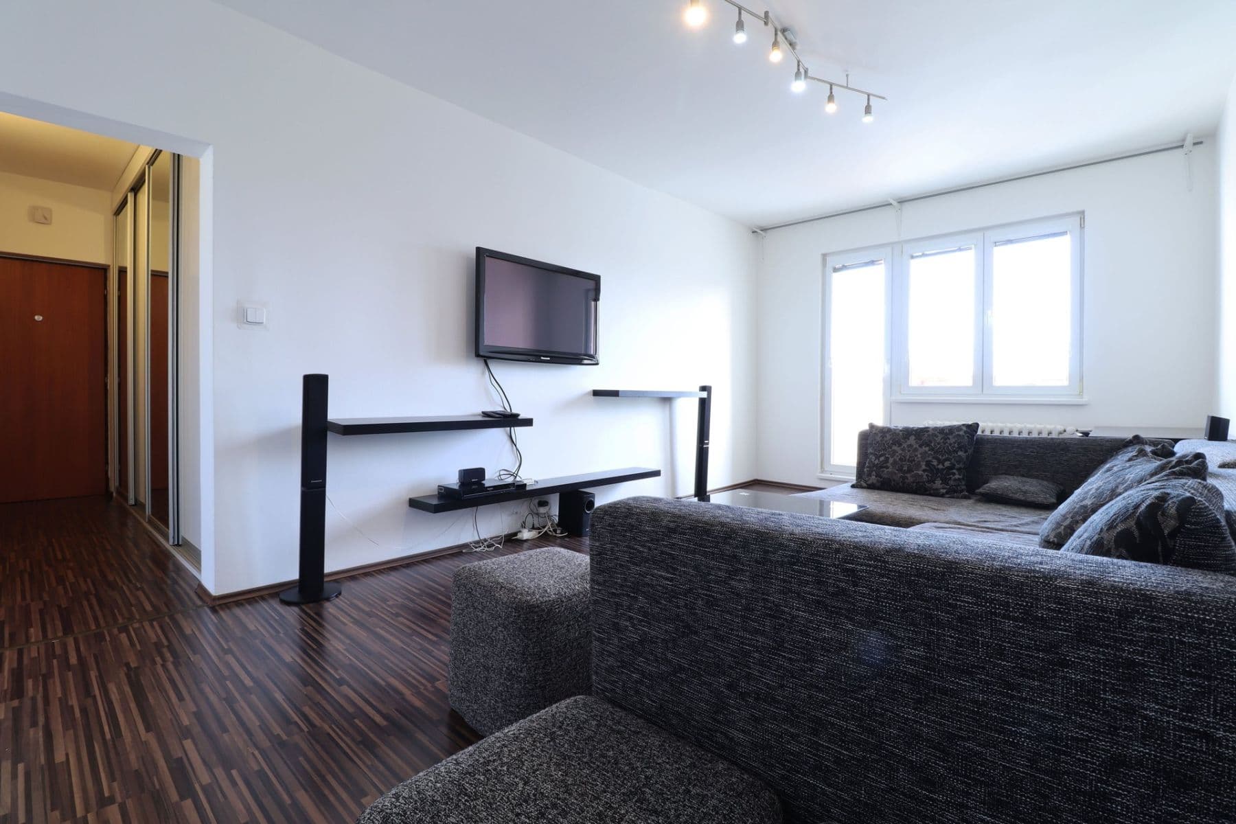 Pronájem bytu 2+1 54 m², Maďarská, Kladno, Středočeský kraj Pronájem bytu 2+1 54 m², Maďarská, Kladno, Středočeský kraj