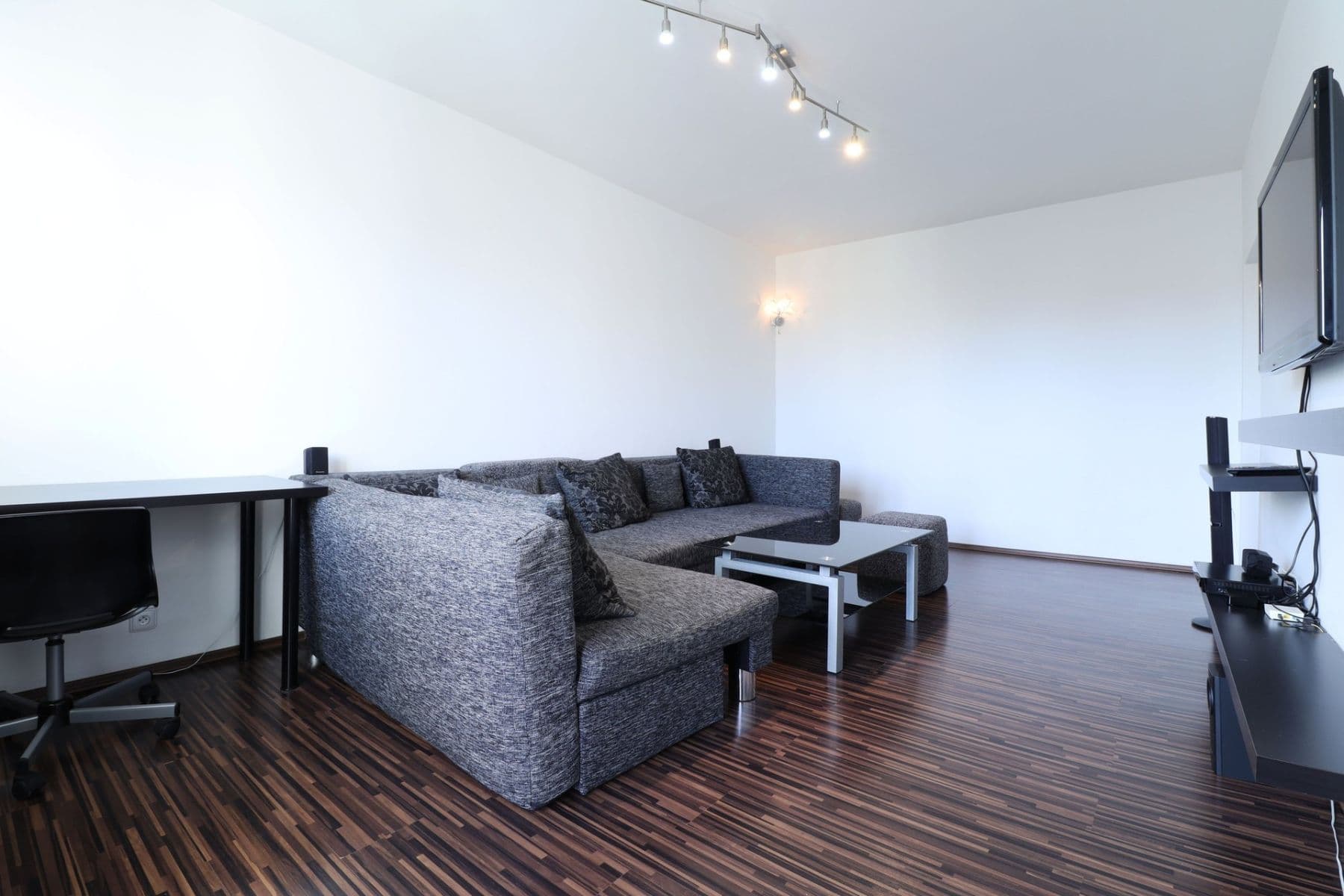 Pronájem bytu 2+1 54 m², Maďarská, Kladno, Středočeský kraj Pronájem bytu 2+1 54 m², Maďarská, Kladno, Středočeský kraj