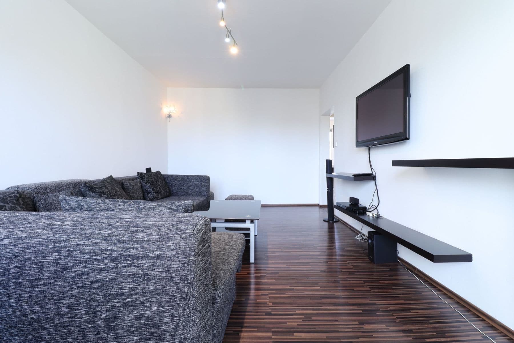 Pronájem bytu 2+1 54 m², Maďarská, Kladno, Středočeský kraj Pronájem bytu 2+1 54 m², Maďarská, Kladno, Středočeský kraj