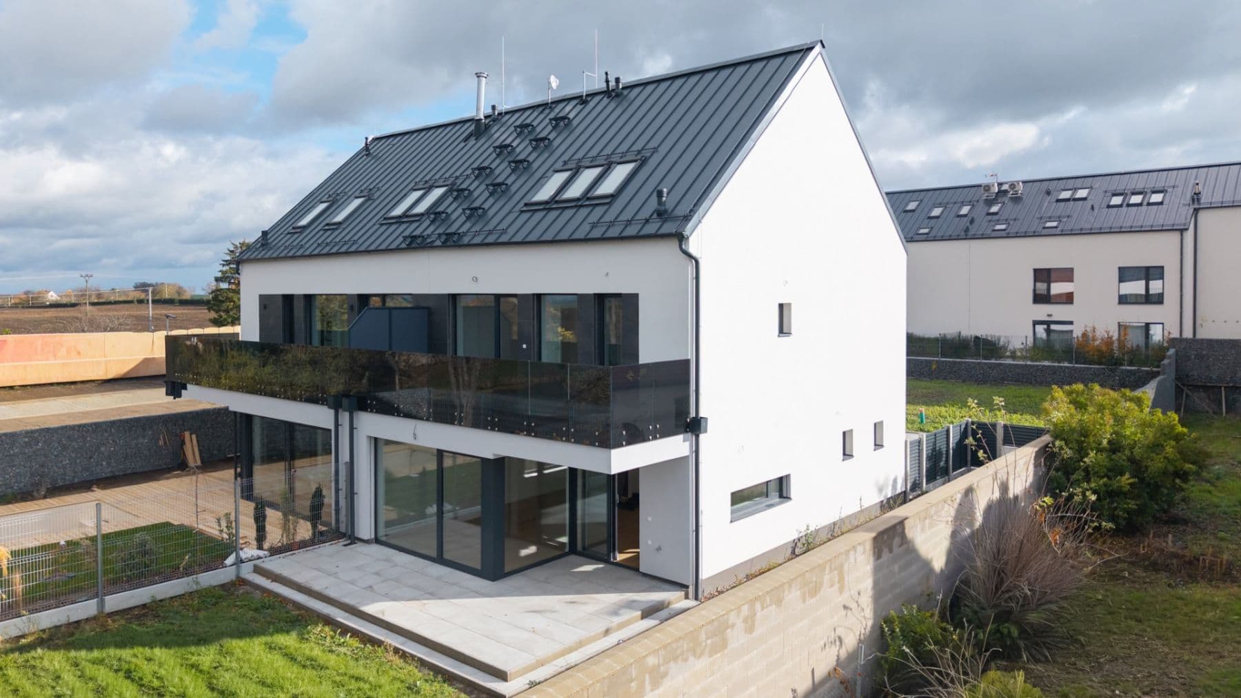 Prodej domu 214 m², pozemek 324 m², Jezdecká, Tursko, Středočeský kraj Prodej domu 214 m², pozemek 324 m², Jezdecká, Tursko, Středočeský kraj