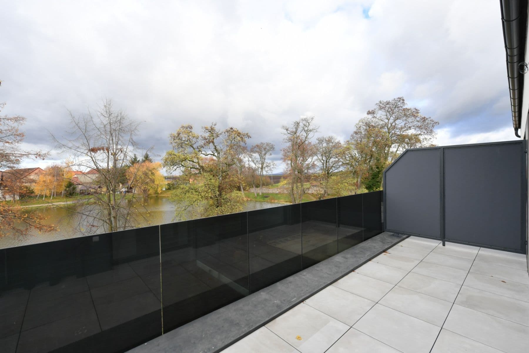 Prodej domu 214 m², pozemek 324 m², Jezdecká, Tursko, Středočeský kraj Prodej domu 214 m², pozemek 324 m², Jezdecká, Tursko, Středočeský kraj