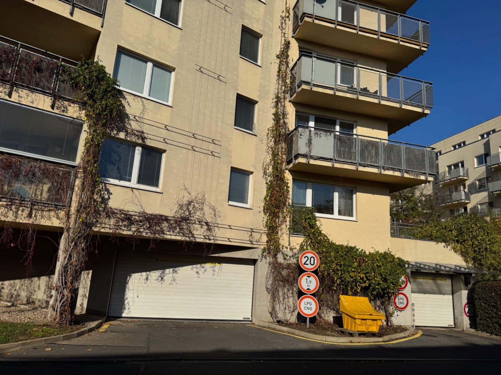 Prodej garáže 18 m², Praha, Praha Prodej garáže 18 m², Praha, Praha