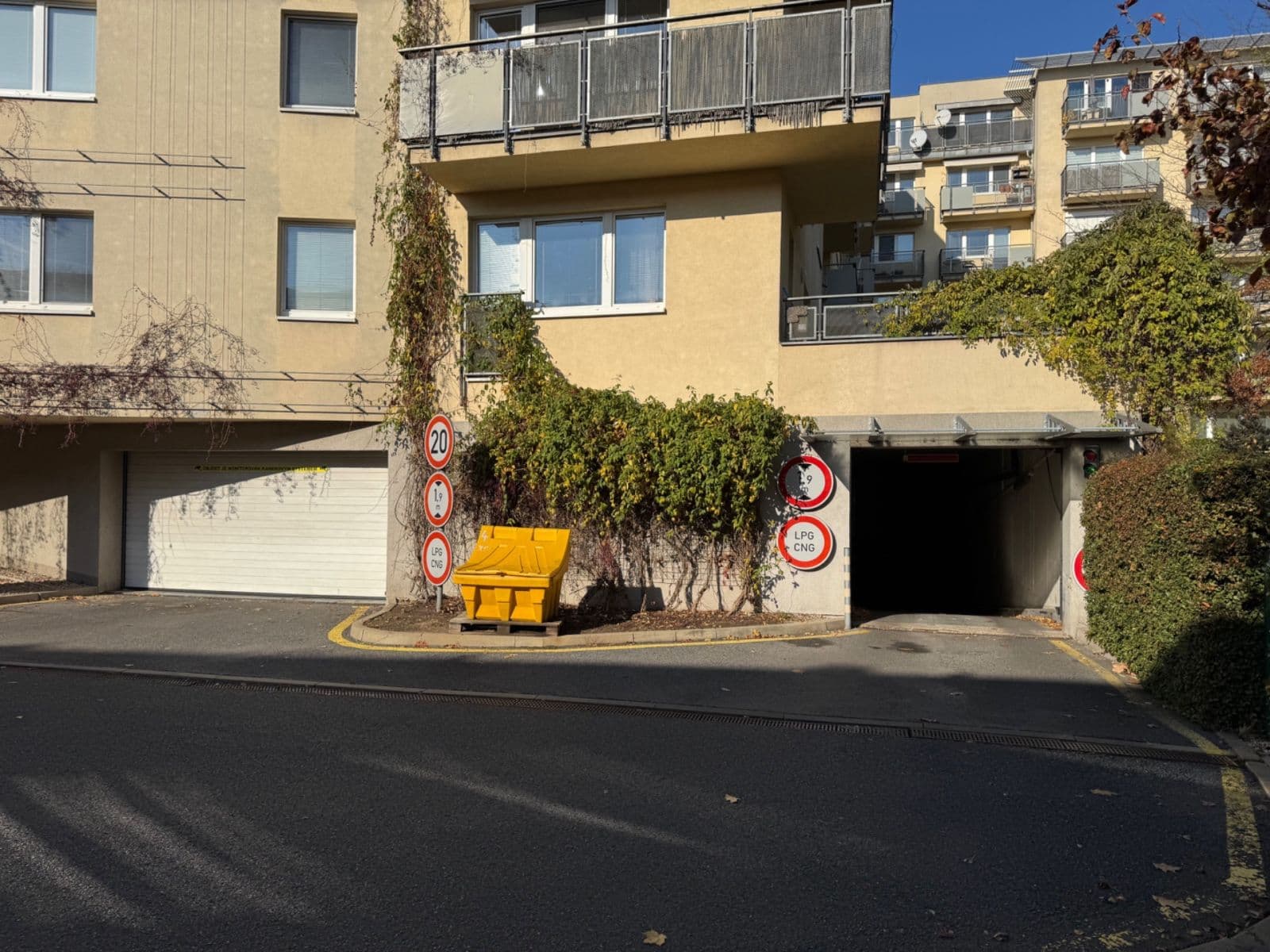 Prodej garáže 18 m², Praha, Praha Prodej garáže 18 m², Praha, Praha