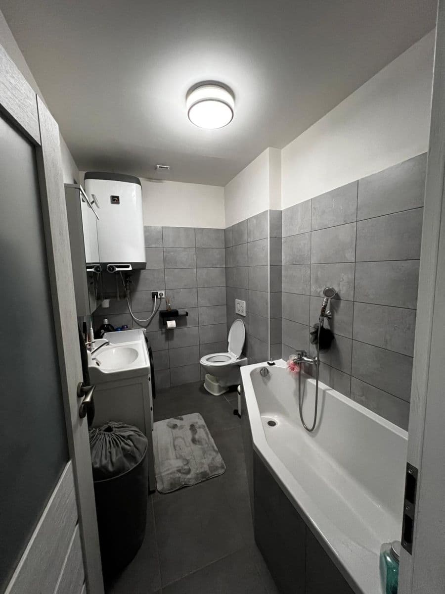 Pronájem bytu 1+1 38 m², Banskobystrická, Brno, Jihomoravský kraj Pronájem bytu 1+1 38 m², Banskobystrická, Brno, Jihomoravský kraj