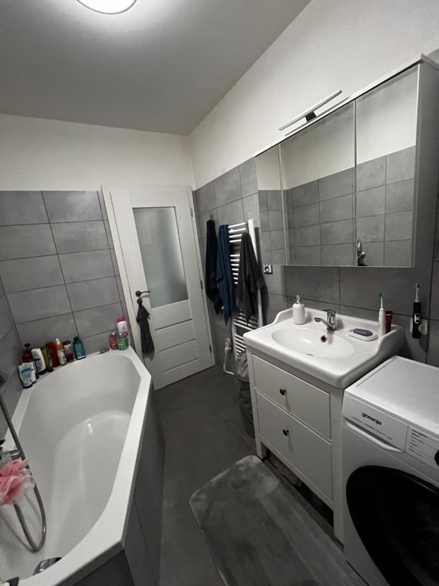 Pronájem bytu 1+1 38 m², Banskobystrická, Brno, Jihomoravský kraj Pronájem bytu 1+1 38 m², Banskobystrická, Brno, Jihomoravský kraj