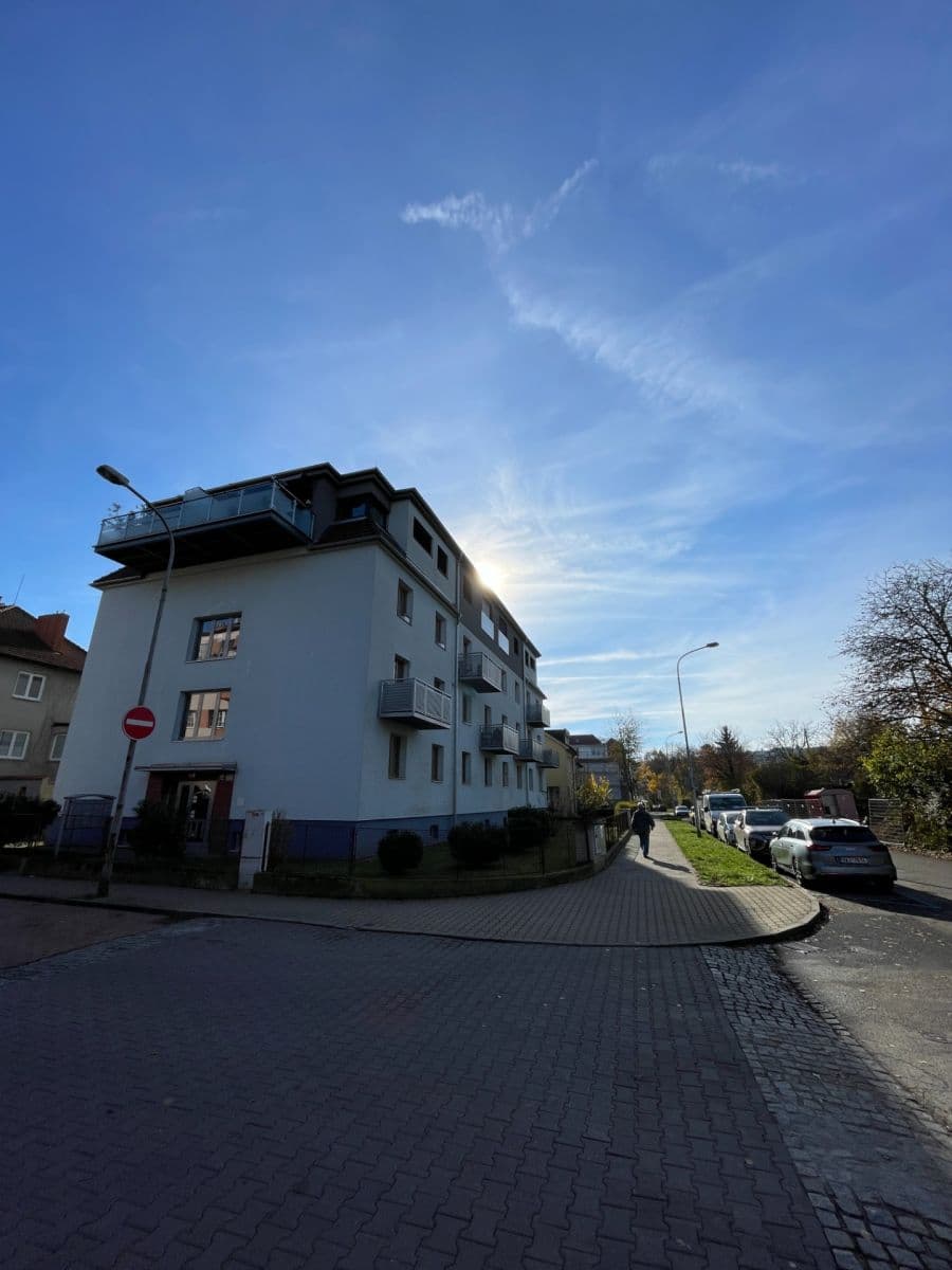 Pronájem bytu 1+1 32 m², Elišky Machové, Brno, Jihomoravský kraj Pronájem bytu 1+1 32 m², Elišky Machové, Brno, Jihomoravský kraj