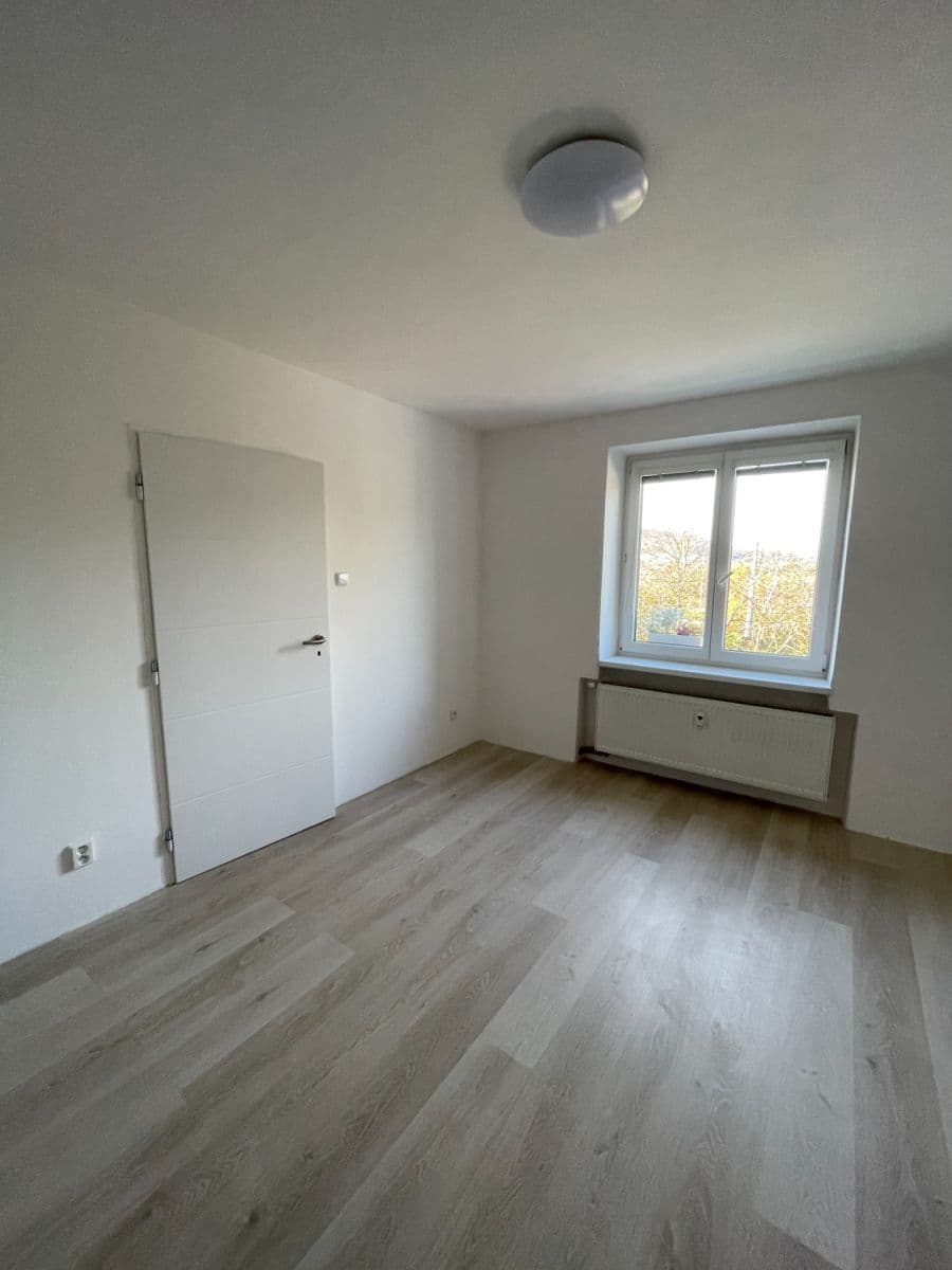 Pronájem bytu 1+1 32 m², Elišky Machové, Brno, Jihomoravský kraj Pronájem bytu 1+1 32 m², Elišky Machové, Brno, Jihomoravský kraj