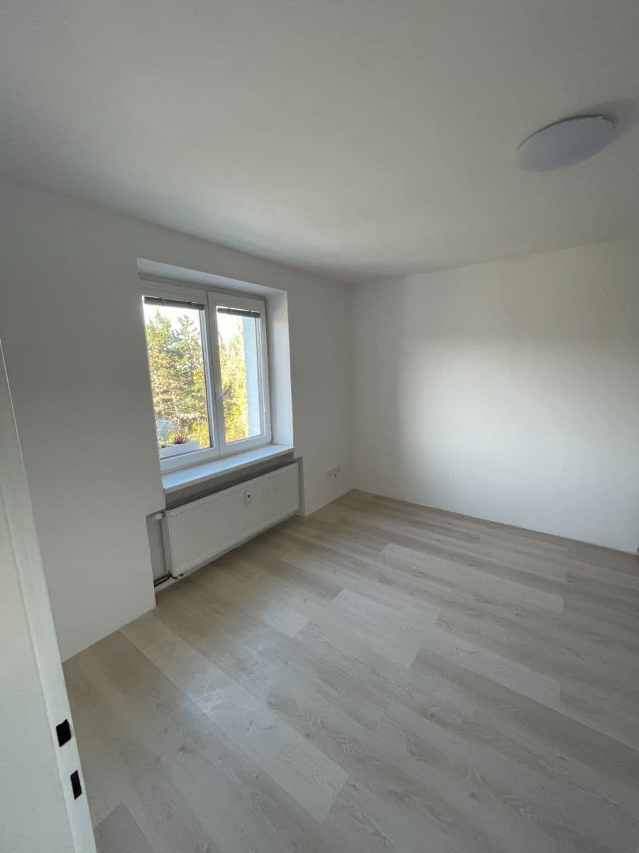 Pronájem bytu 1+1 32 m², Elišky Machové, Brno, Jihomoravský kraj Pronájem bytu 1+1 32 m², Elišky Machové, Brno, Jihomoravský kraj