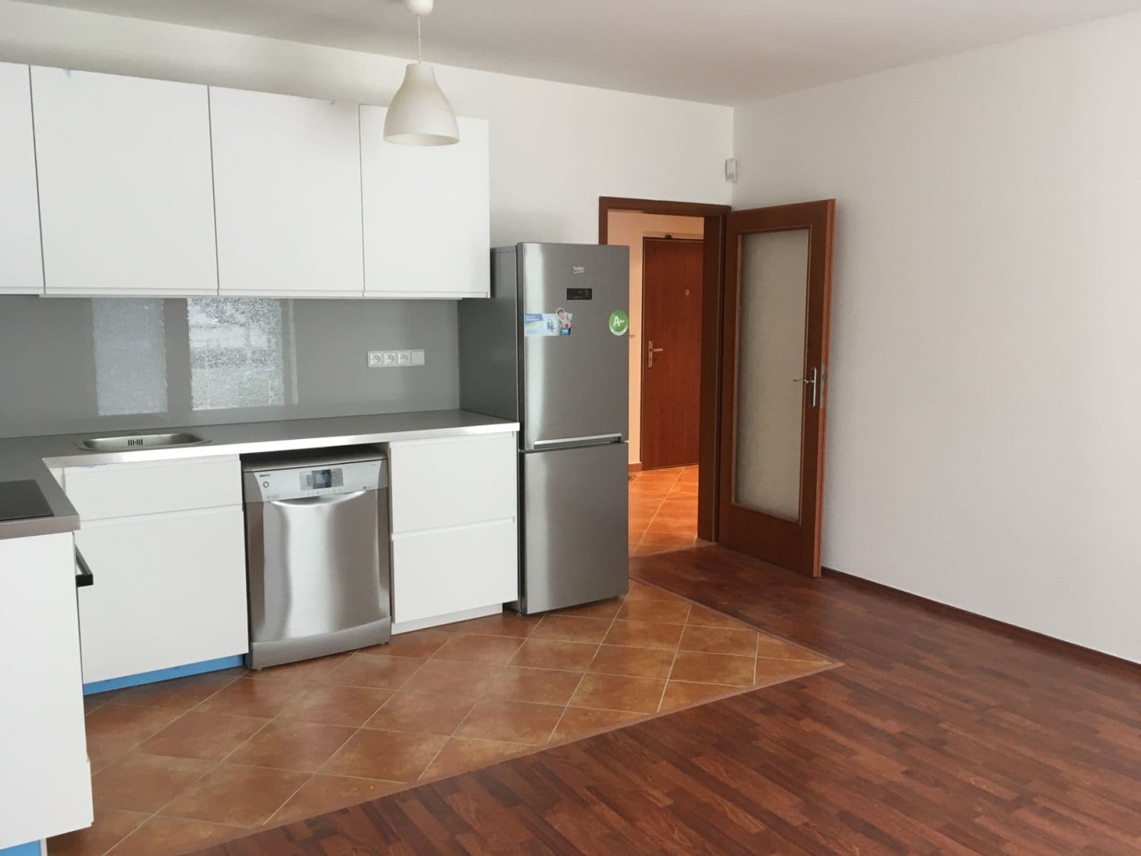 Pronájem bytu 2+kk 46 m², Zubrnická, Praha, Praha Pronájem bytu 2+kk 46 m², Zubrnická, Praha, Praha