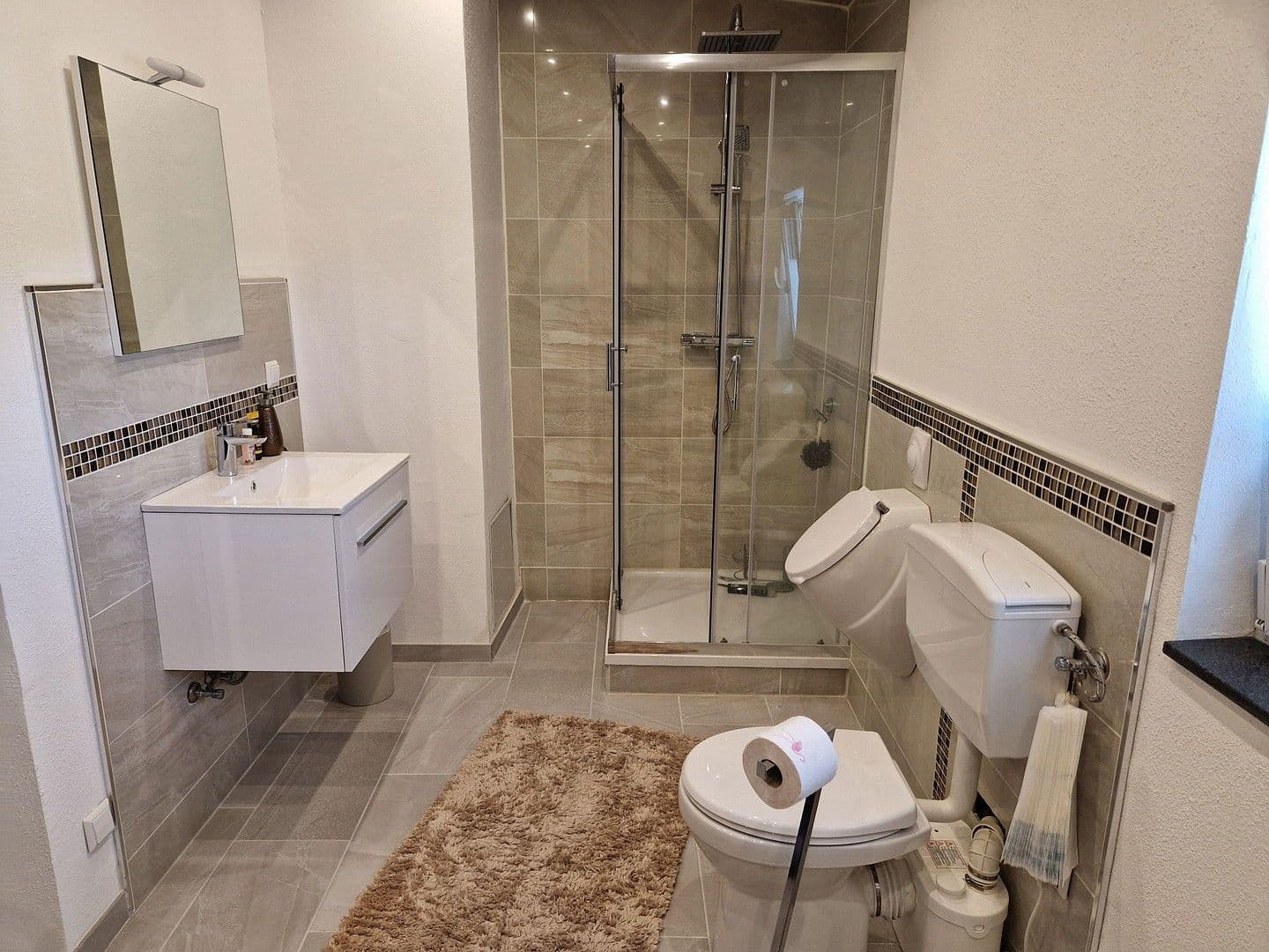 Prodej domu 151 m², pozemek 650 m², Große Rheinstraße 11, Philippsburg, Bádensko-Württembersko Prodej domu 151 m², pozemek 650 m², Große Rheinstraße 11, Philippsburg, Bádensko-Württembersko