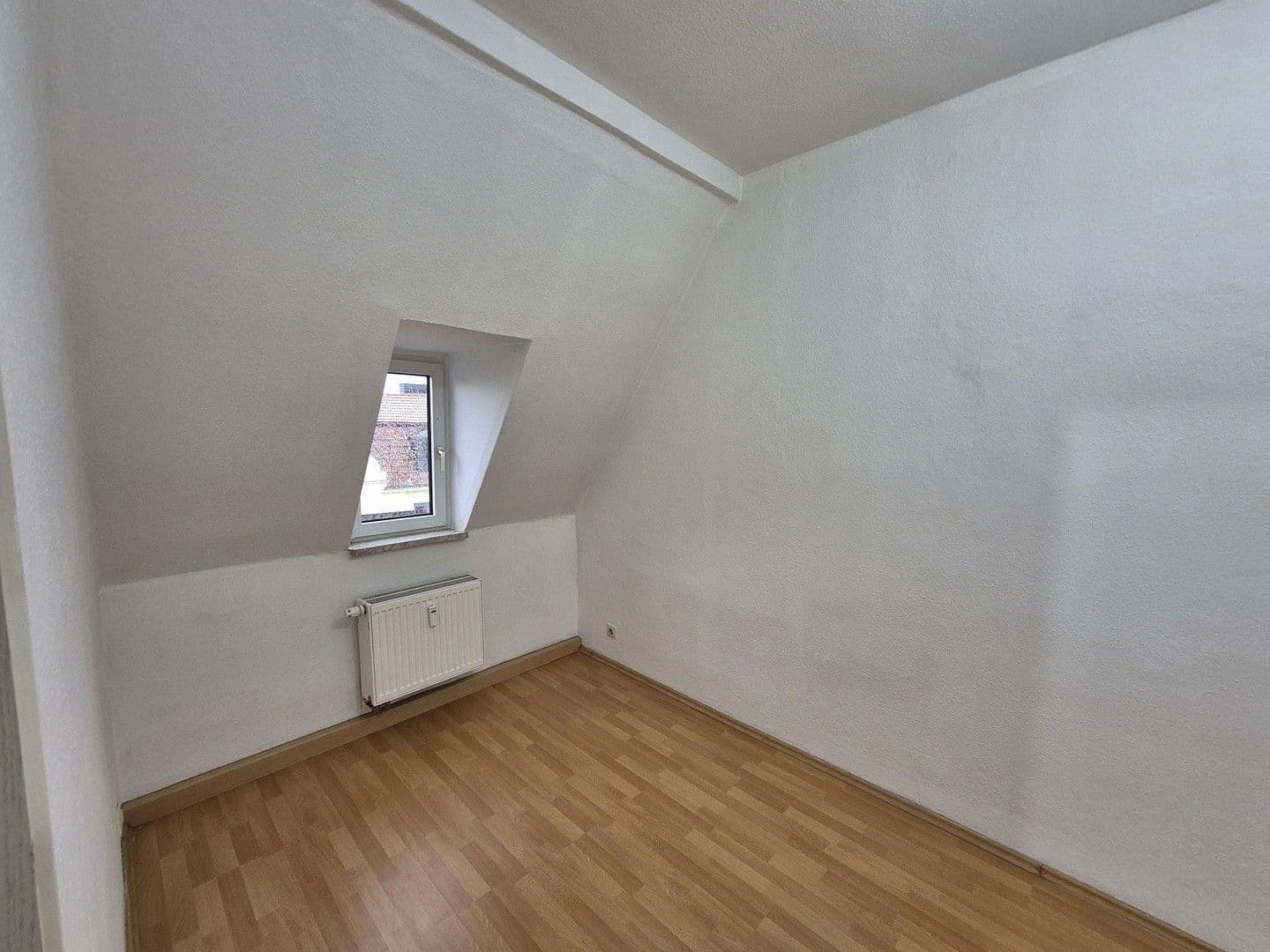 Pronájem bytu 2+1 45 m², Delitzscher Str. 118, Leipzig, Sasko Pronájem bytu 2+1 45 m², Delitzscher Str. 118, Leipzig, Sasko