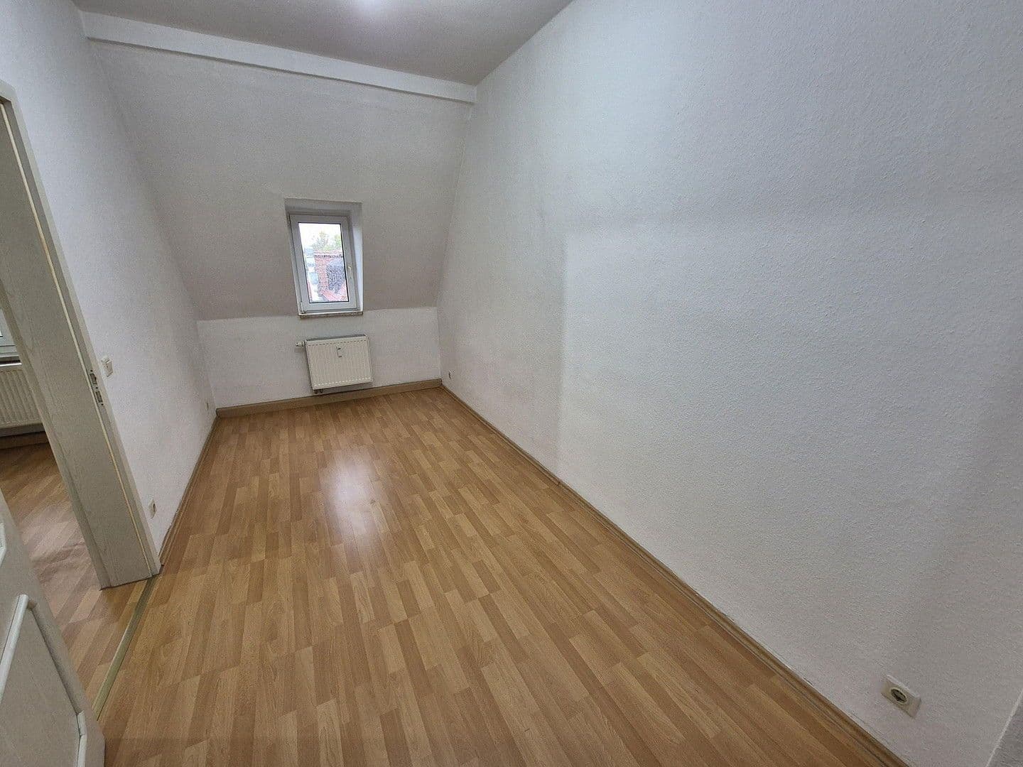Pronájem bytu 2+1 45 m², Delitzscher Str. 118, Leipzig, Sasko Pronájem bytu 2+1 45 m², Delitzscher Str. 118, Leipzig, Sasko