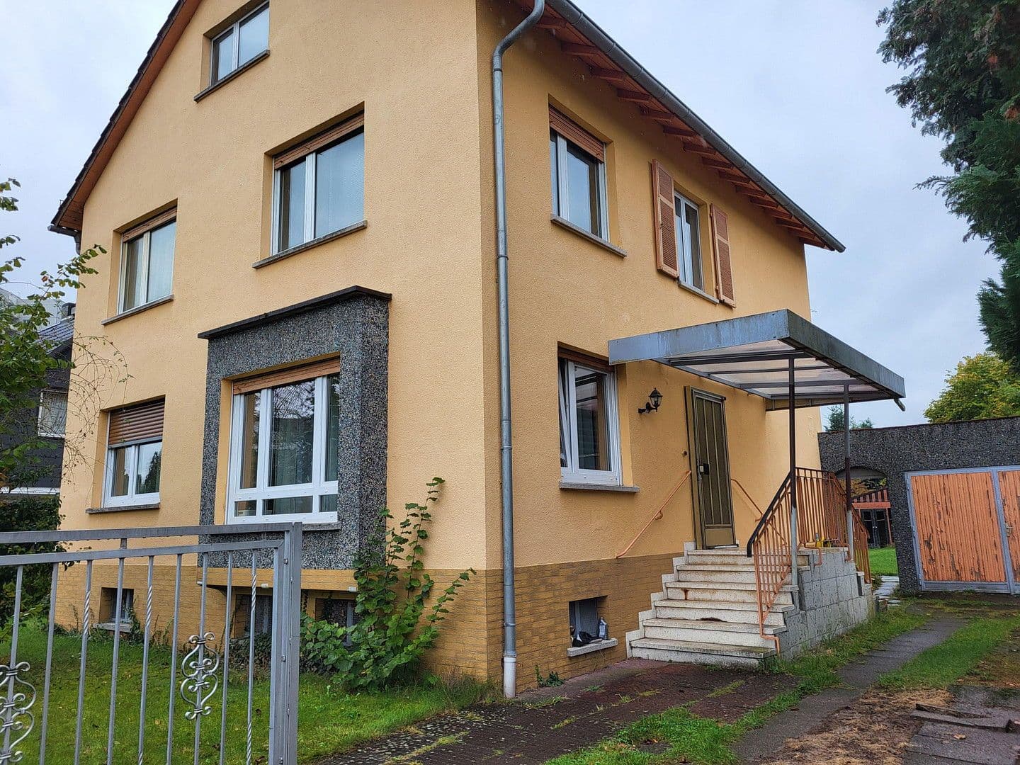 Prodej domu 132 m², pozemek 819 m², Römerstraße 34, Dietzenbach, Hessen Prodej domu 132 m², pozemek 819 m², Römerstraße 34, Dietzenbach, Hessen